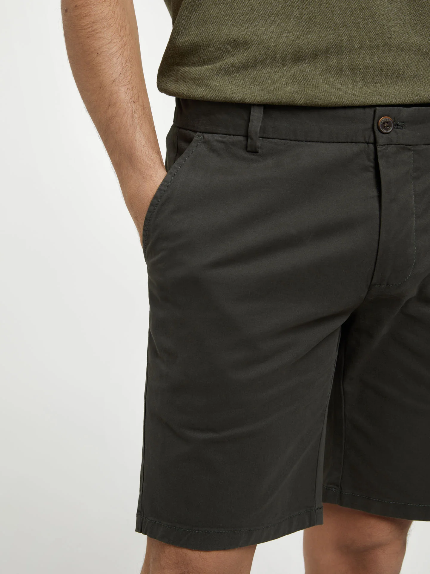 Basic Comfort Slim Fit Bermuda in Garment Dye - Image 10