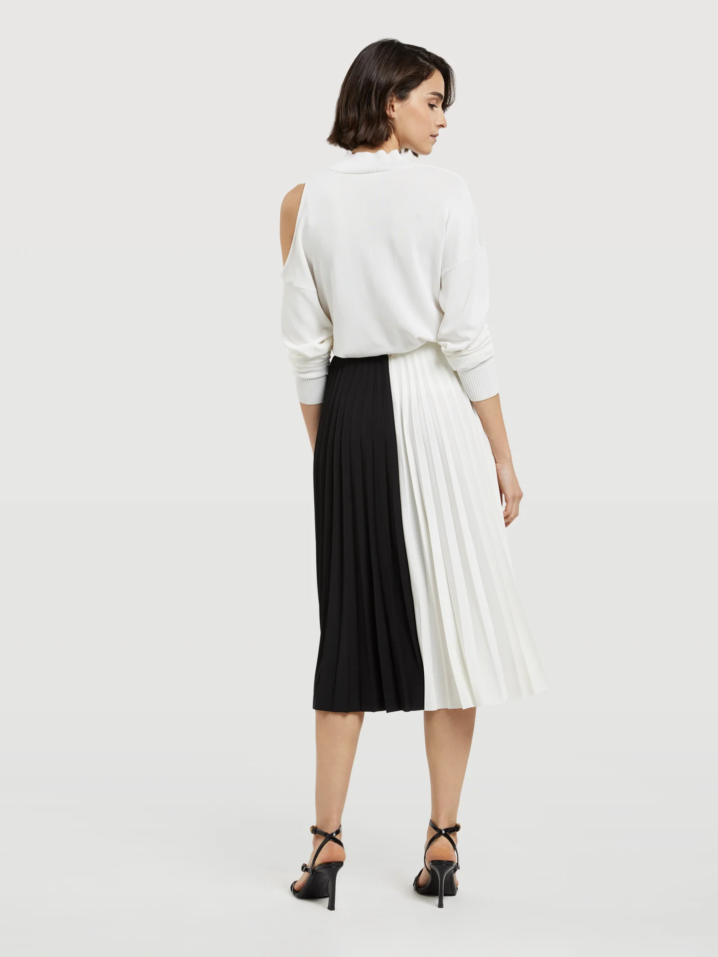 Black And White Pleated Skirt - Image 2