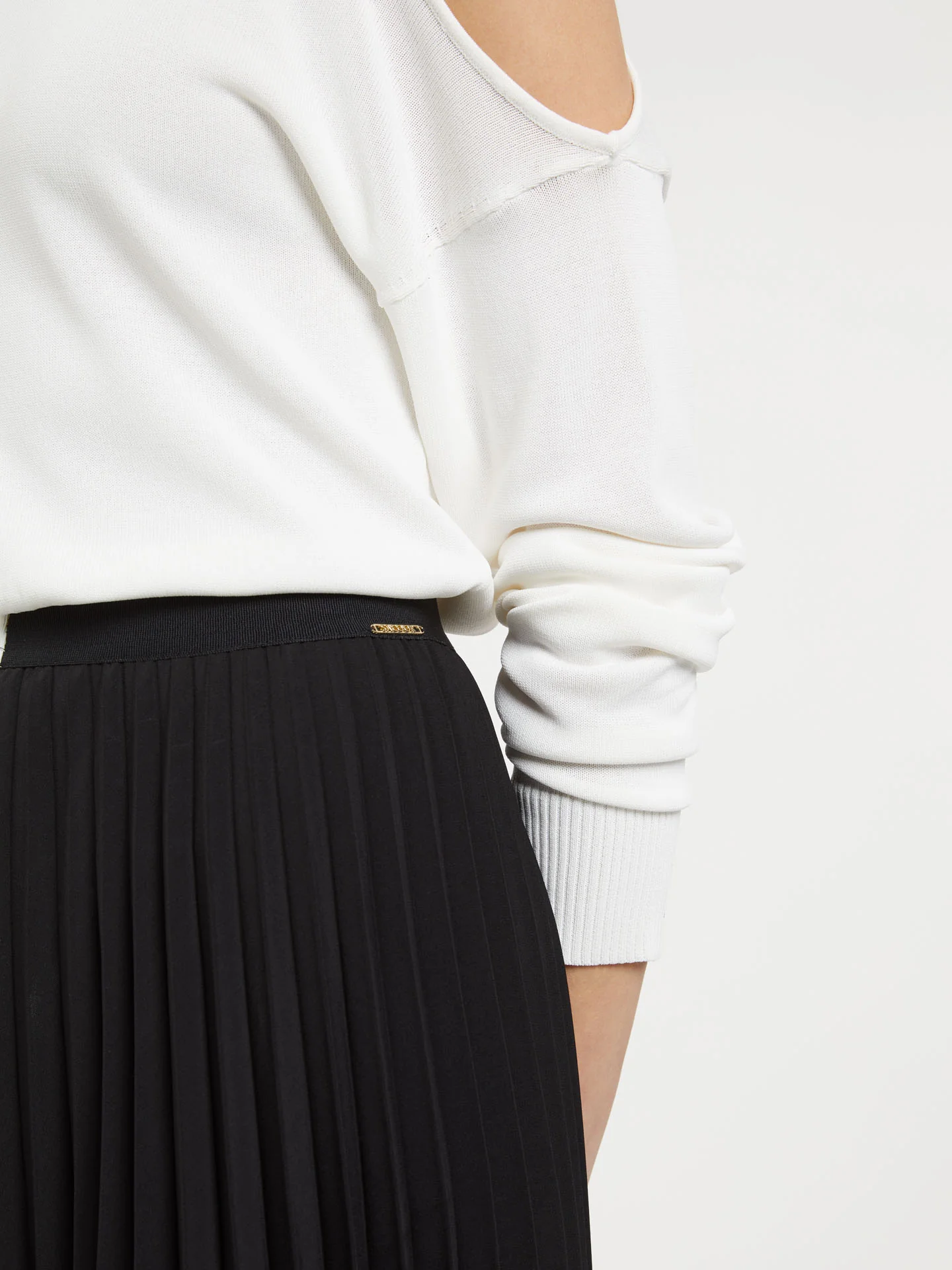 Black And White Pleated Skirt - Image 3