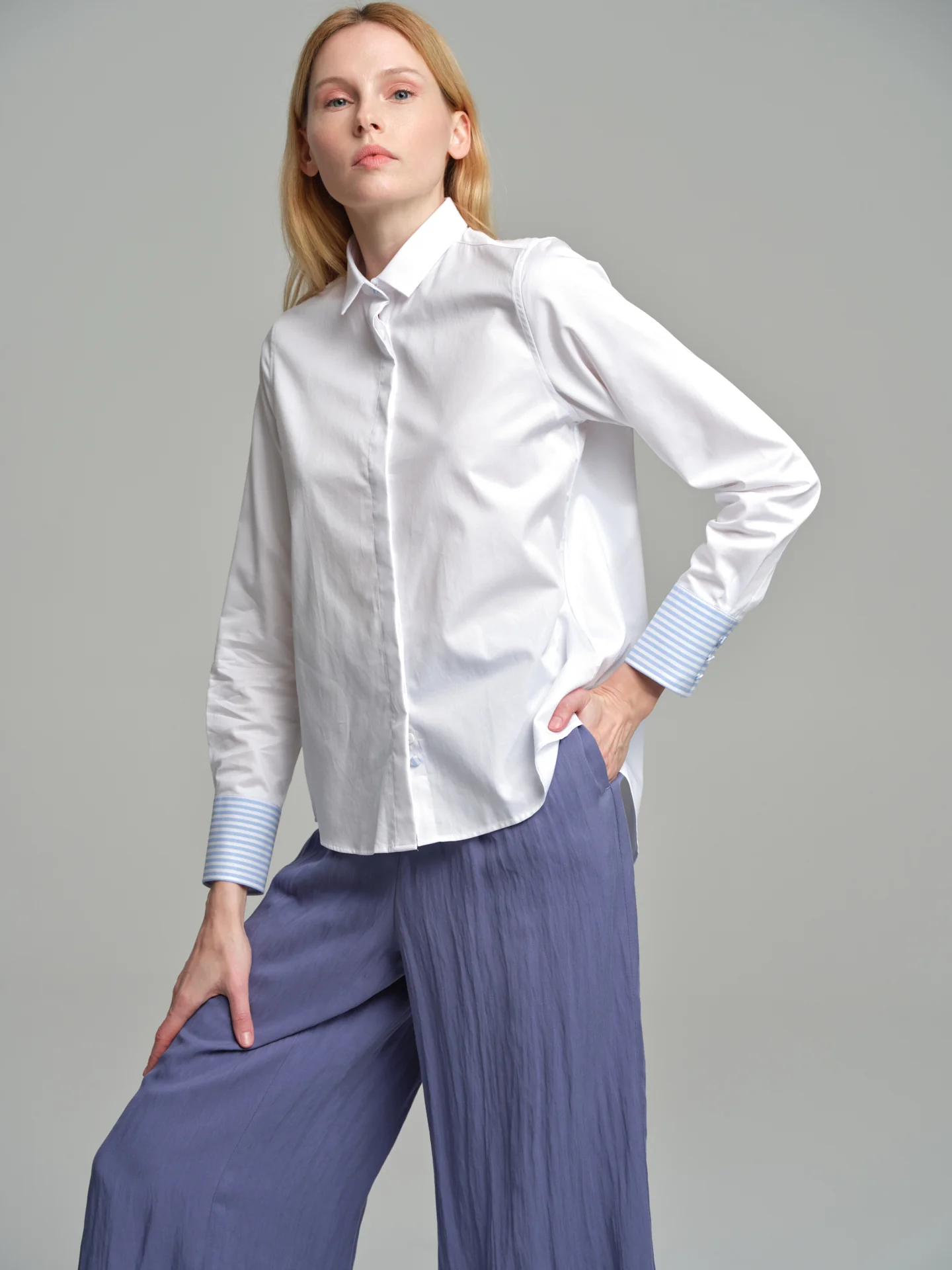 Casual loose fit shirt with striped cuffs - Image 3