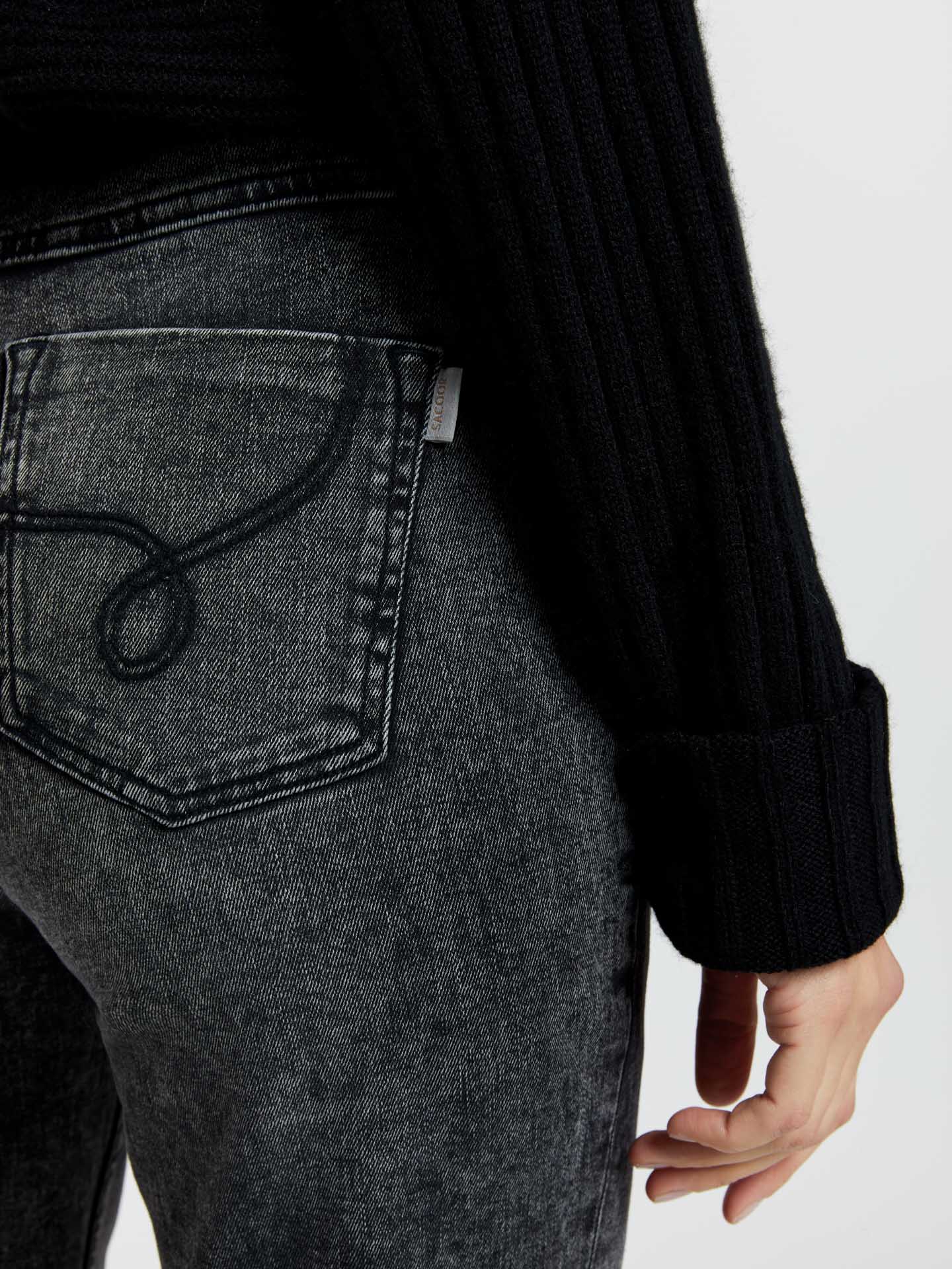 Classic regular leg black jeans - Image 3