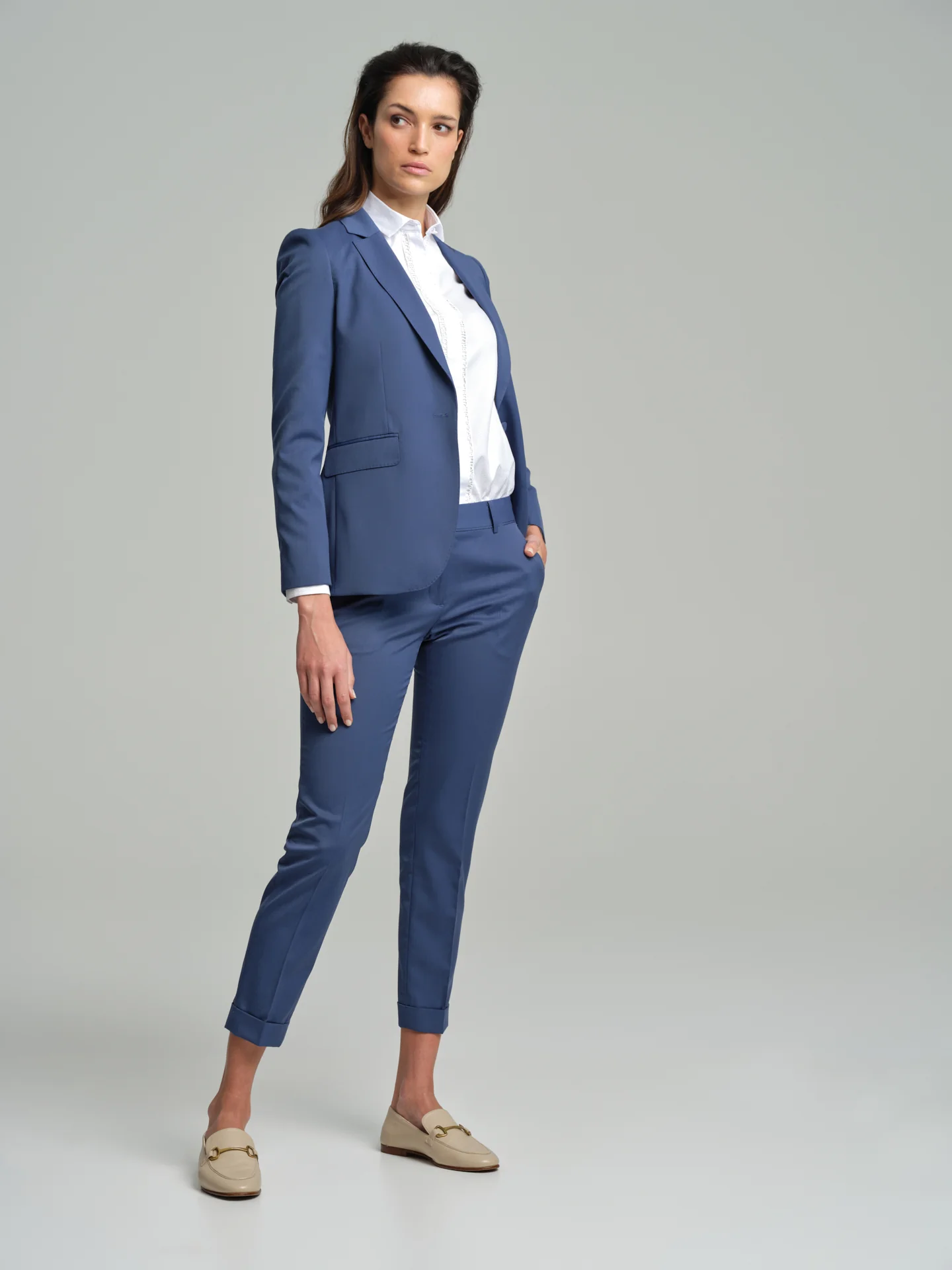 Comfortable suit in statement color