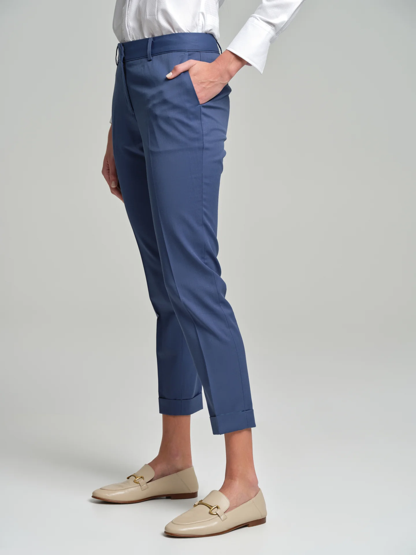 Comfortable suit in statement color - Image 5