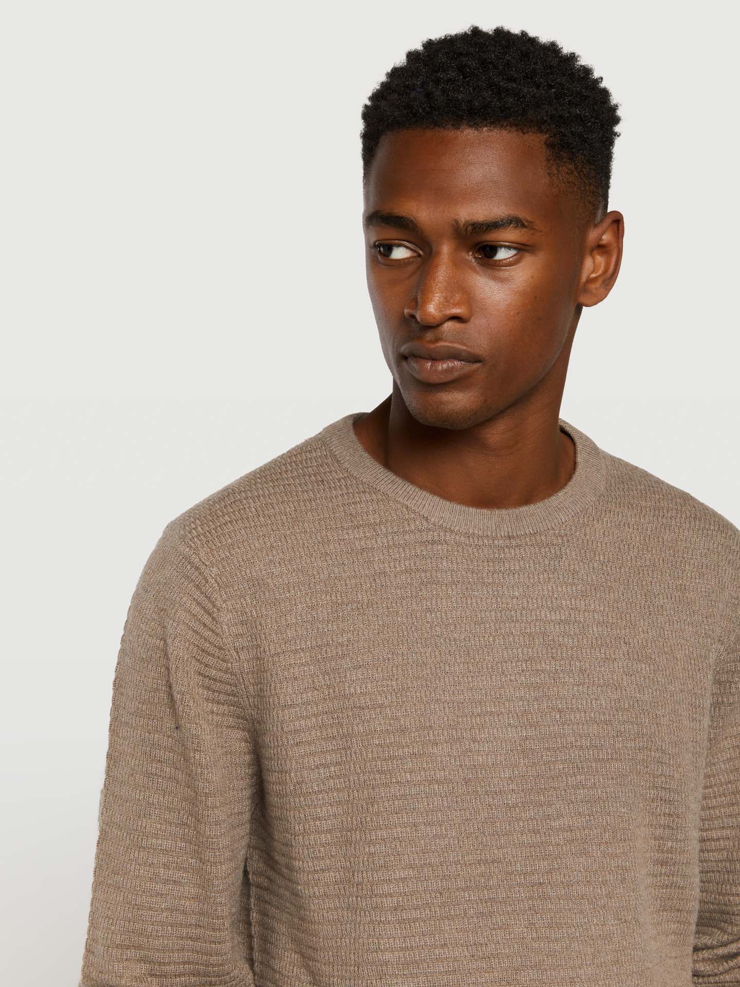 Crew neck sweater with fancy knitting