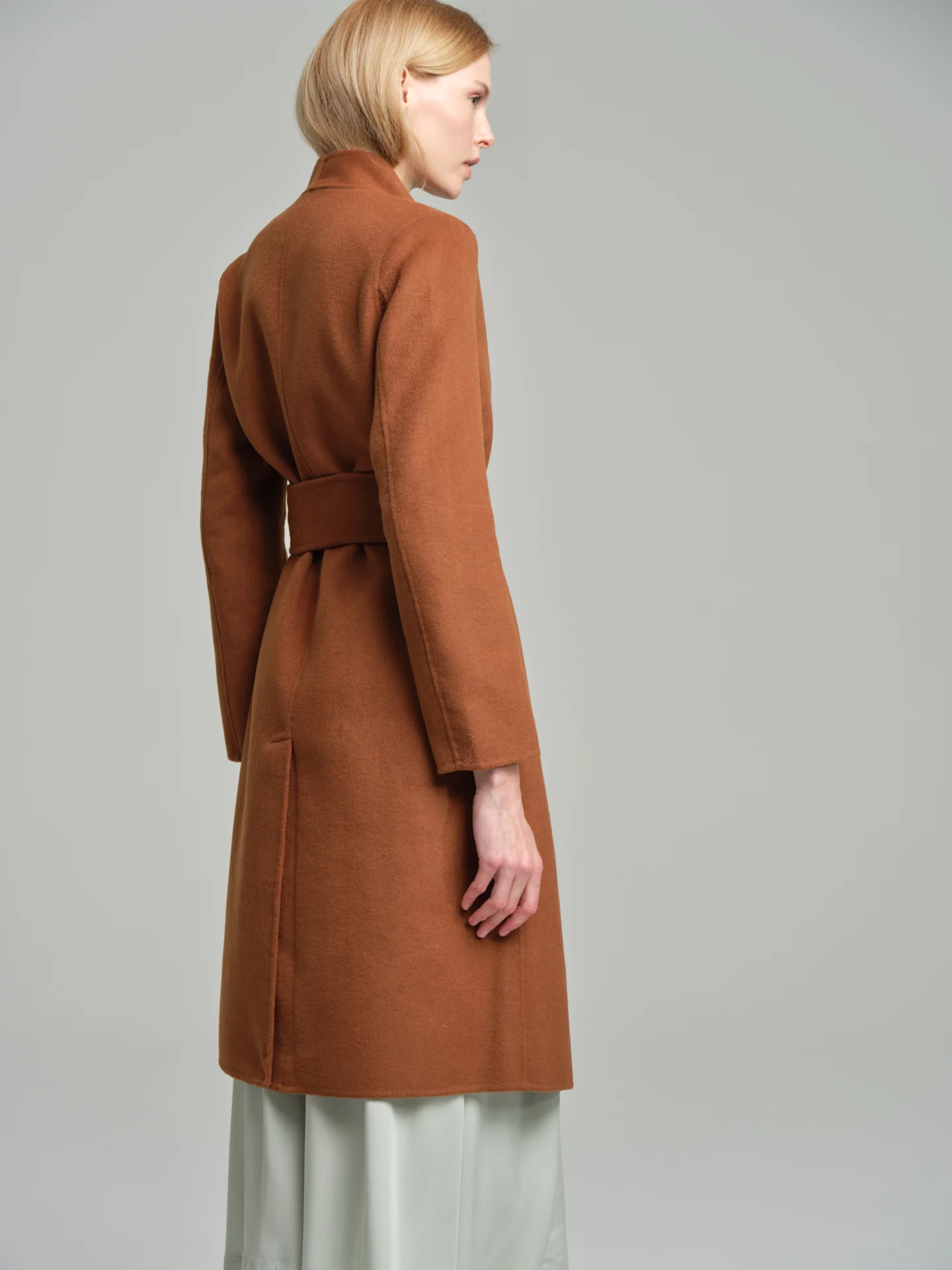Handmade belted wool coat - Image 4