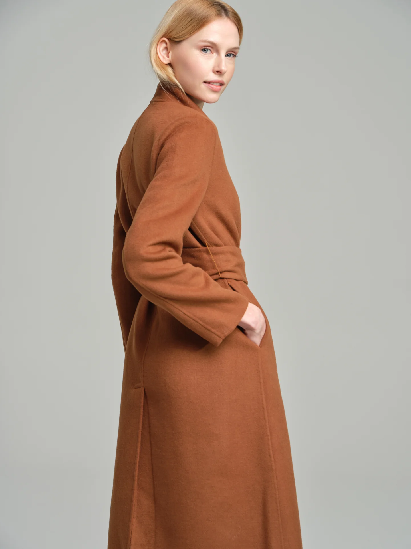 Handmade belted wool coat - Image 5