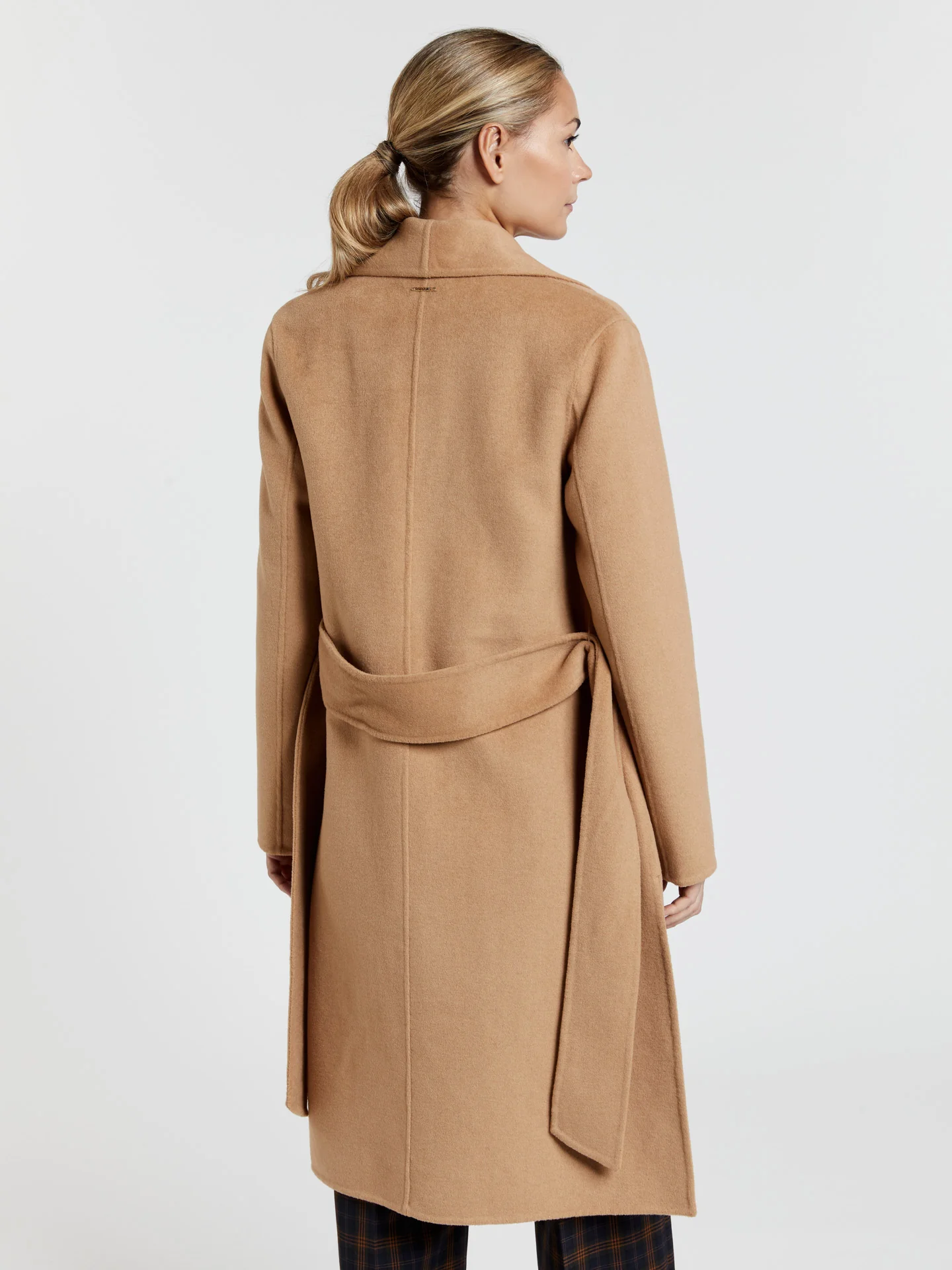 Handmade overcoat with belt - Image 4