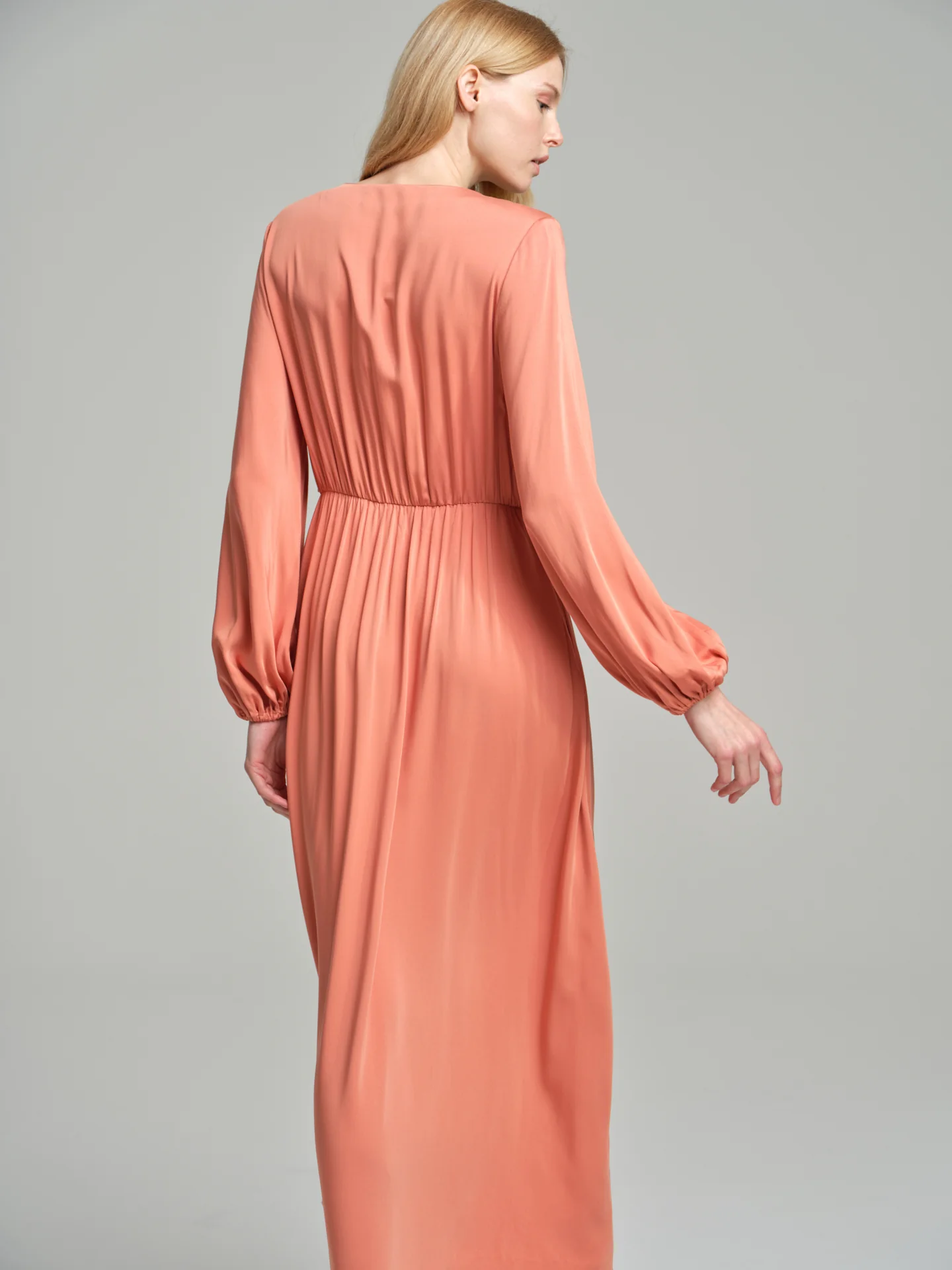 Knotted v-neck dress - Image 3