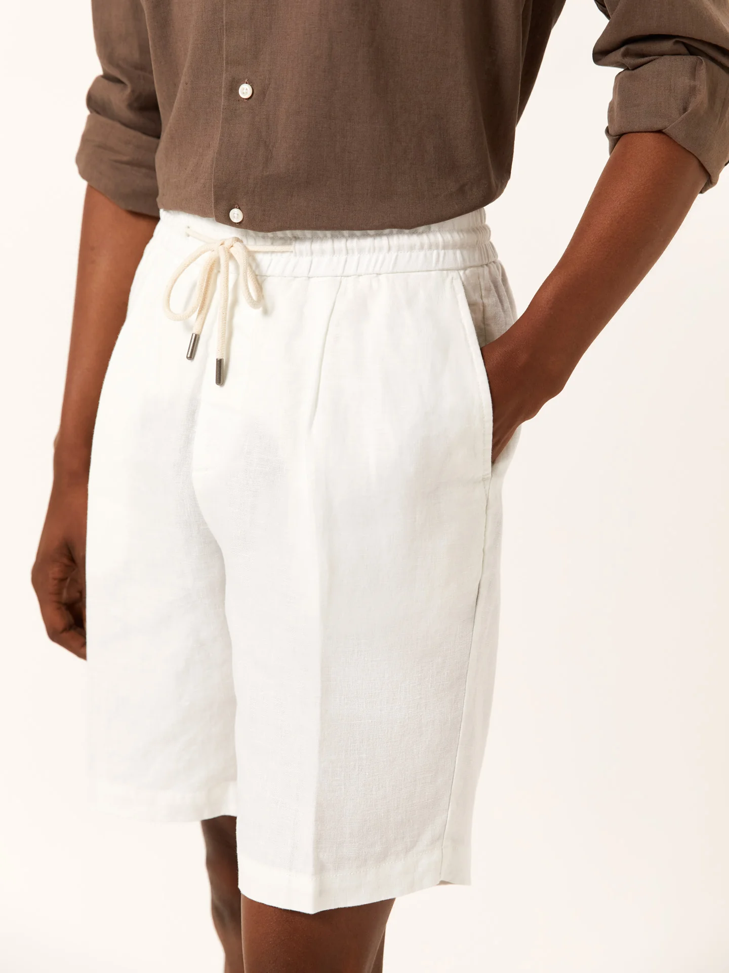 Linen Shorts with Drawstring at waistband - Image 11