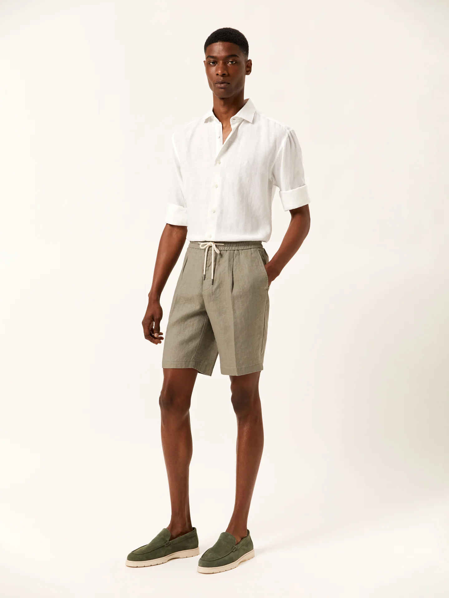 Linen Shorts with Drawstring at waistband - Image 6