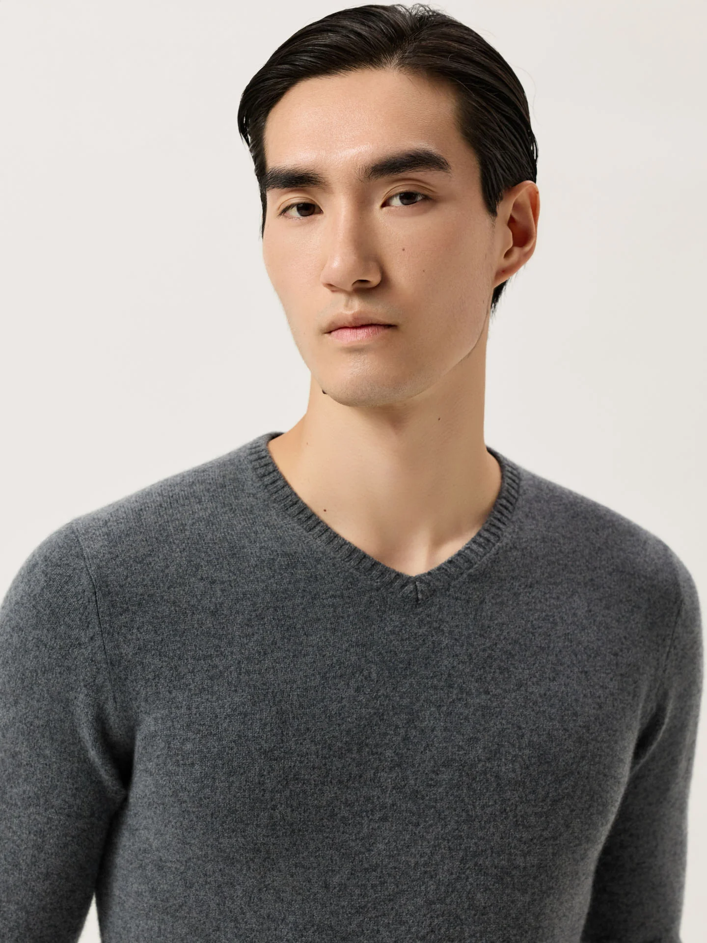 Long Sleeve V-Neck Sweater In Pure Lambswool - Image 14