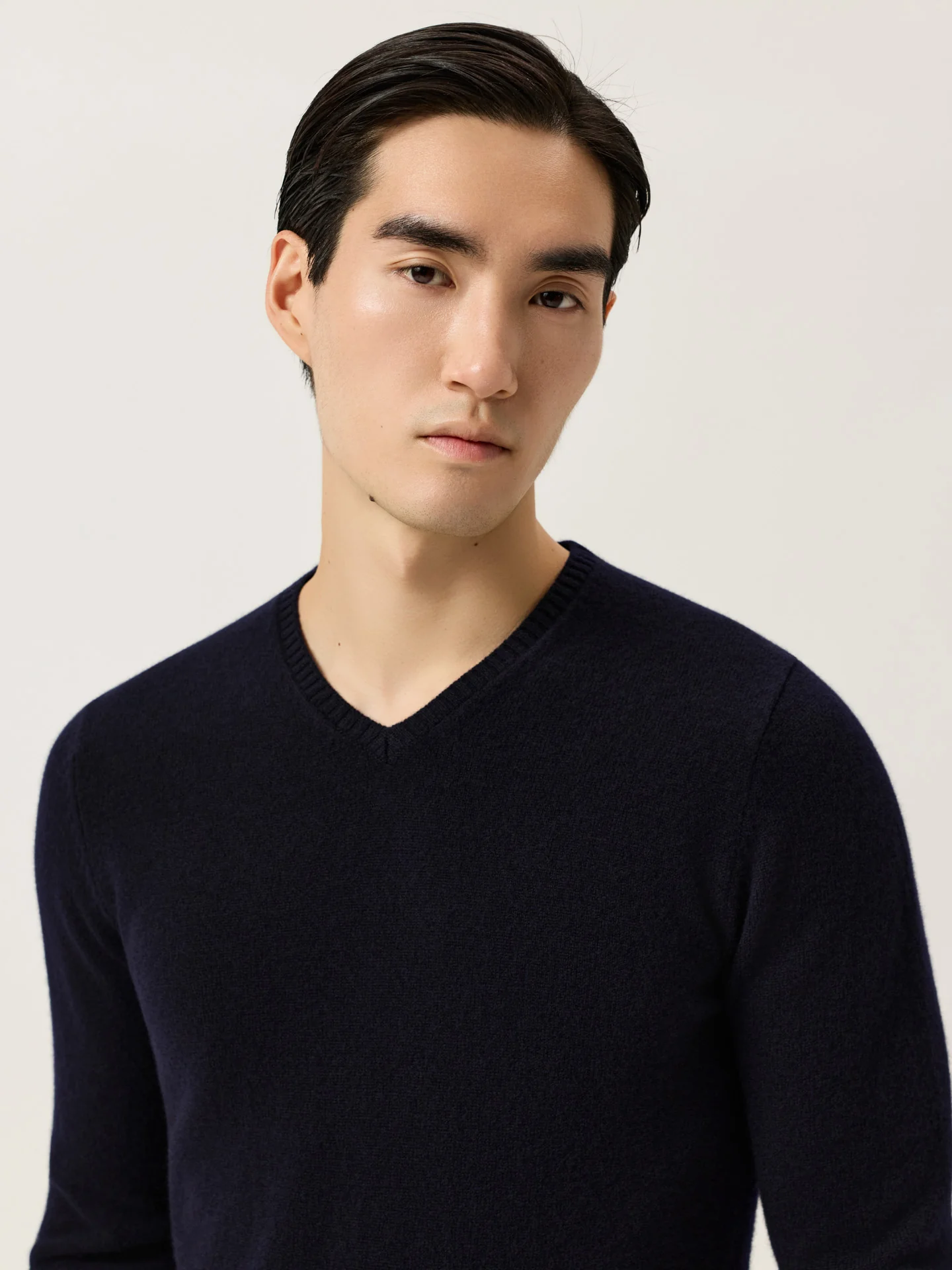 Long Sleeve V-Neck Sweater In Pure Lambswool - Image 6