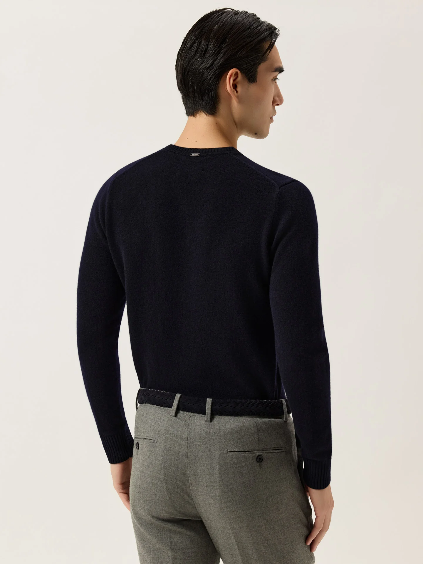Long Sleeve V-Neck Sweater In Pure Lambswool - Image 7