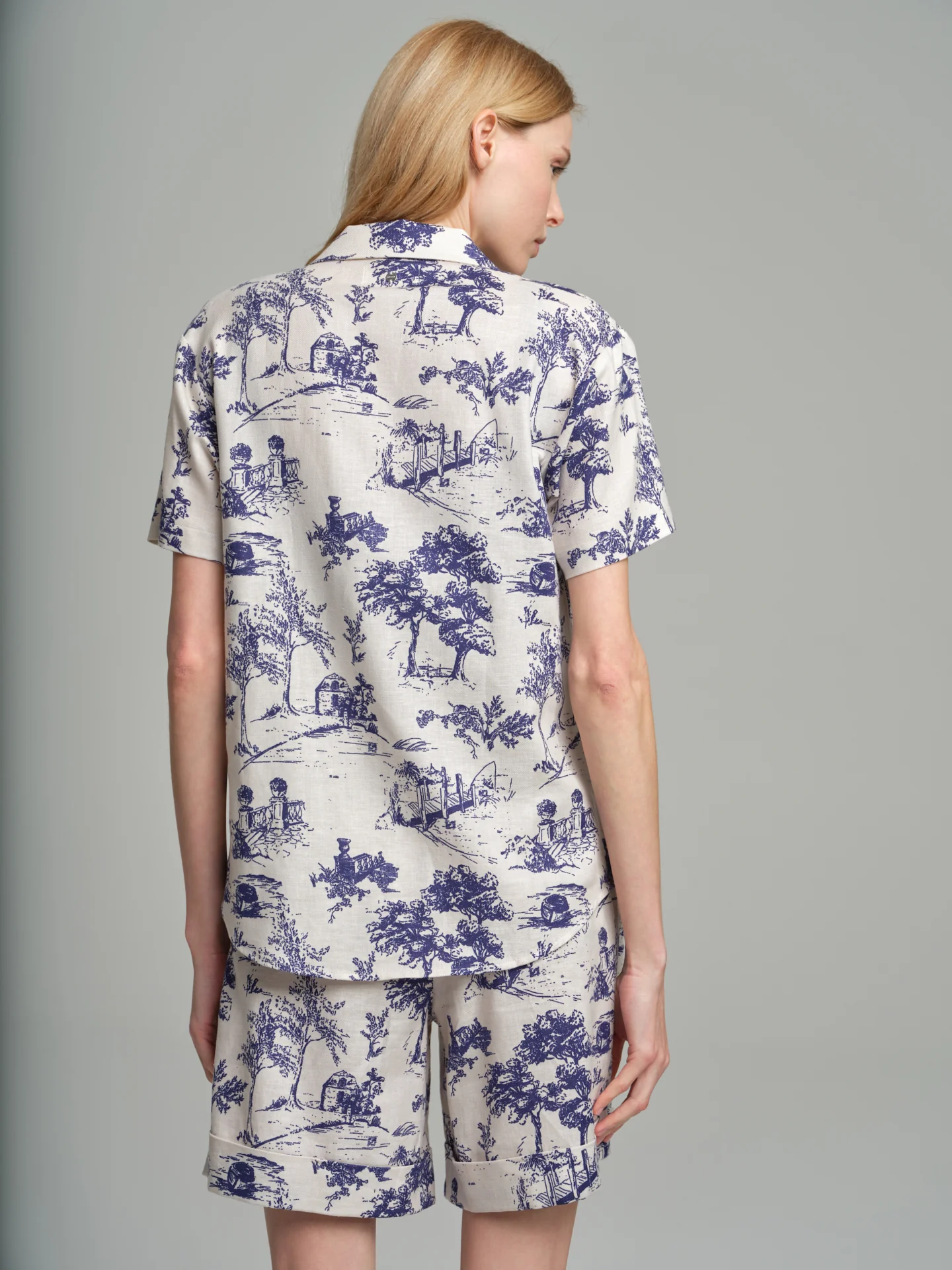 Loose fit resort shirt with rustic print - Image 3
