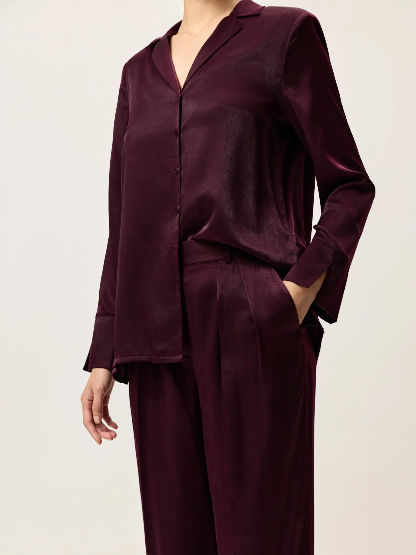 Loose Fit Trousers In Rayon Blend With Front Pleats - Image 2