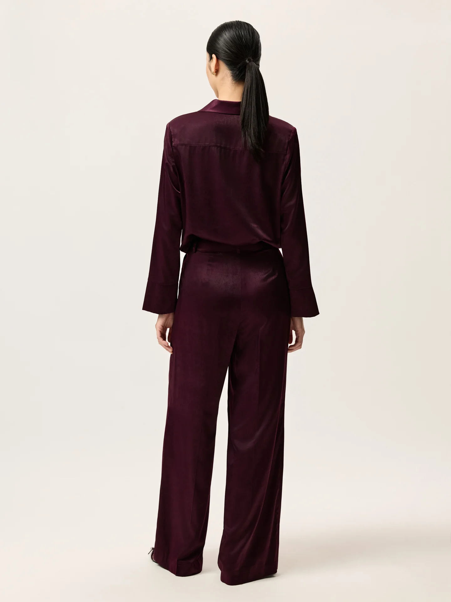 Loose Fit Trousers In Rayon Blend With Front Pleats - Image 3