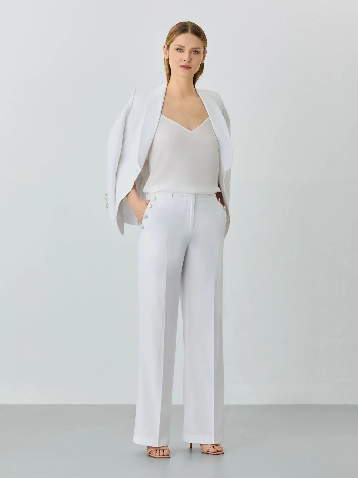 Loose White Fit Trousers In Rayon Blend