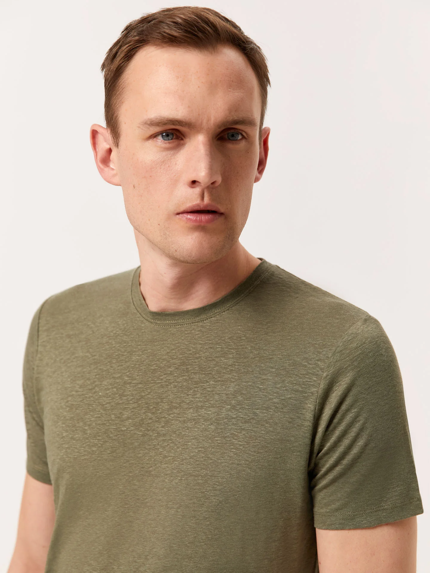 Luxe Leisure Edition Linen T-shirt - Image 7