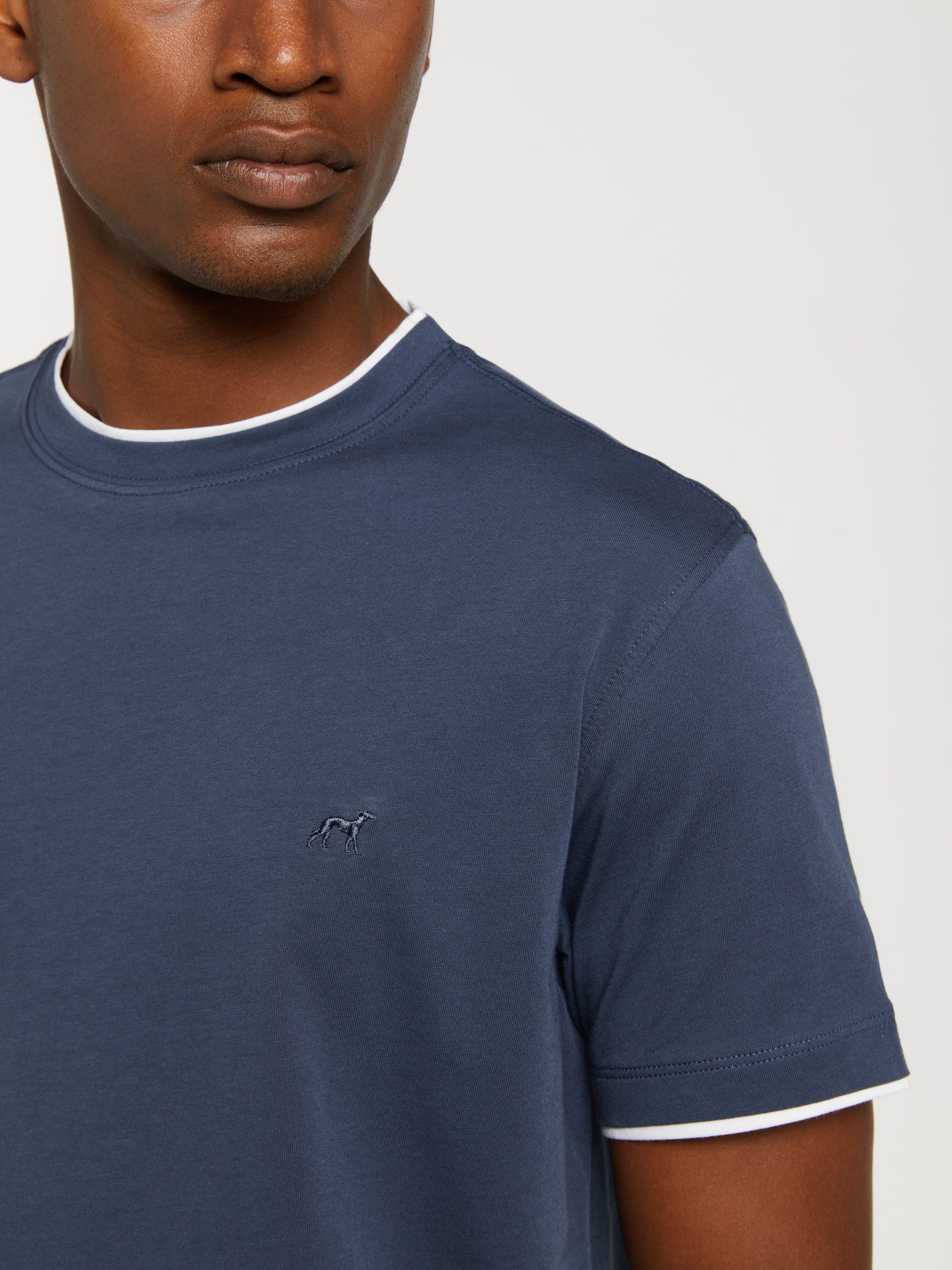 Luxe leisure edition t-shirt with double layer collar and cuffs - Image 2