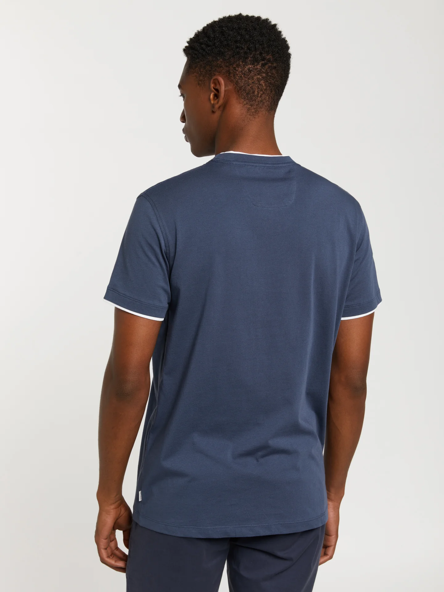 Luxe leisure edition t-shirt with double layer collar and cuffs - Image 3