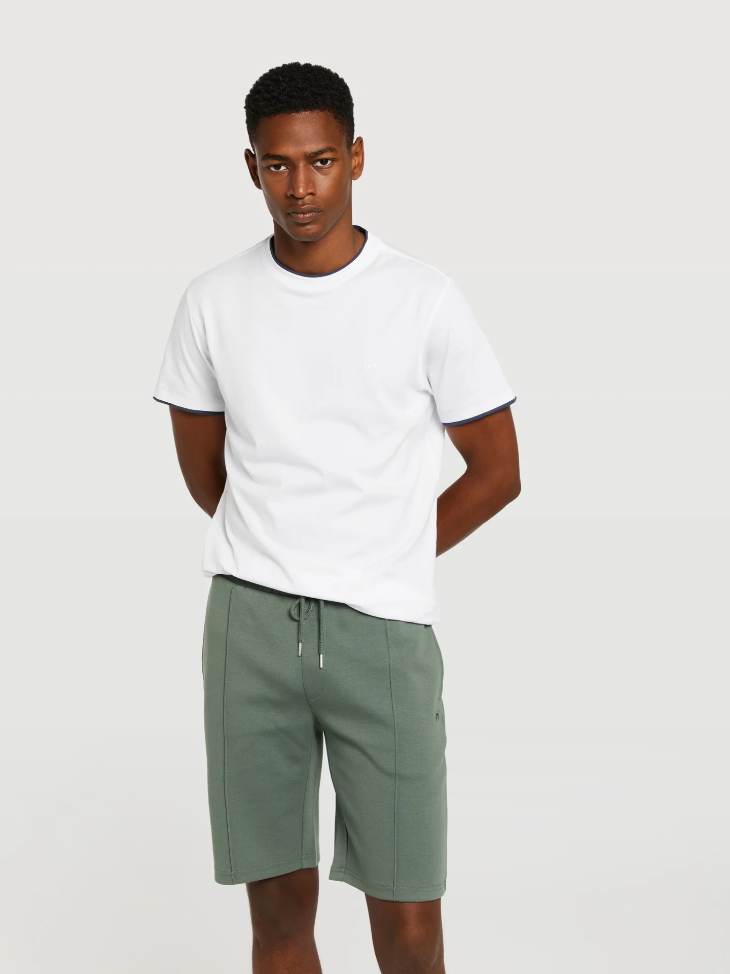 Luxe leisure edition t-shirt with double layer collar and cuffs - Image 4