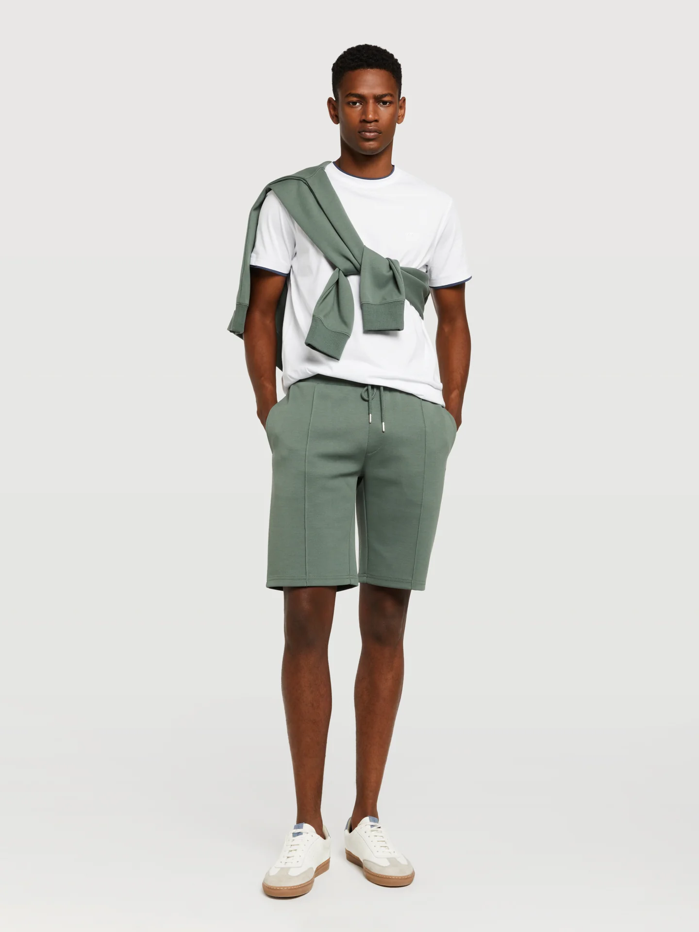 Luxe leisure edition t-shirt with double layer collar and cuffs - Image 5