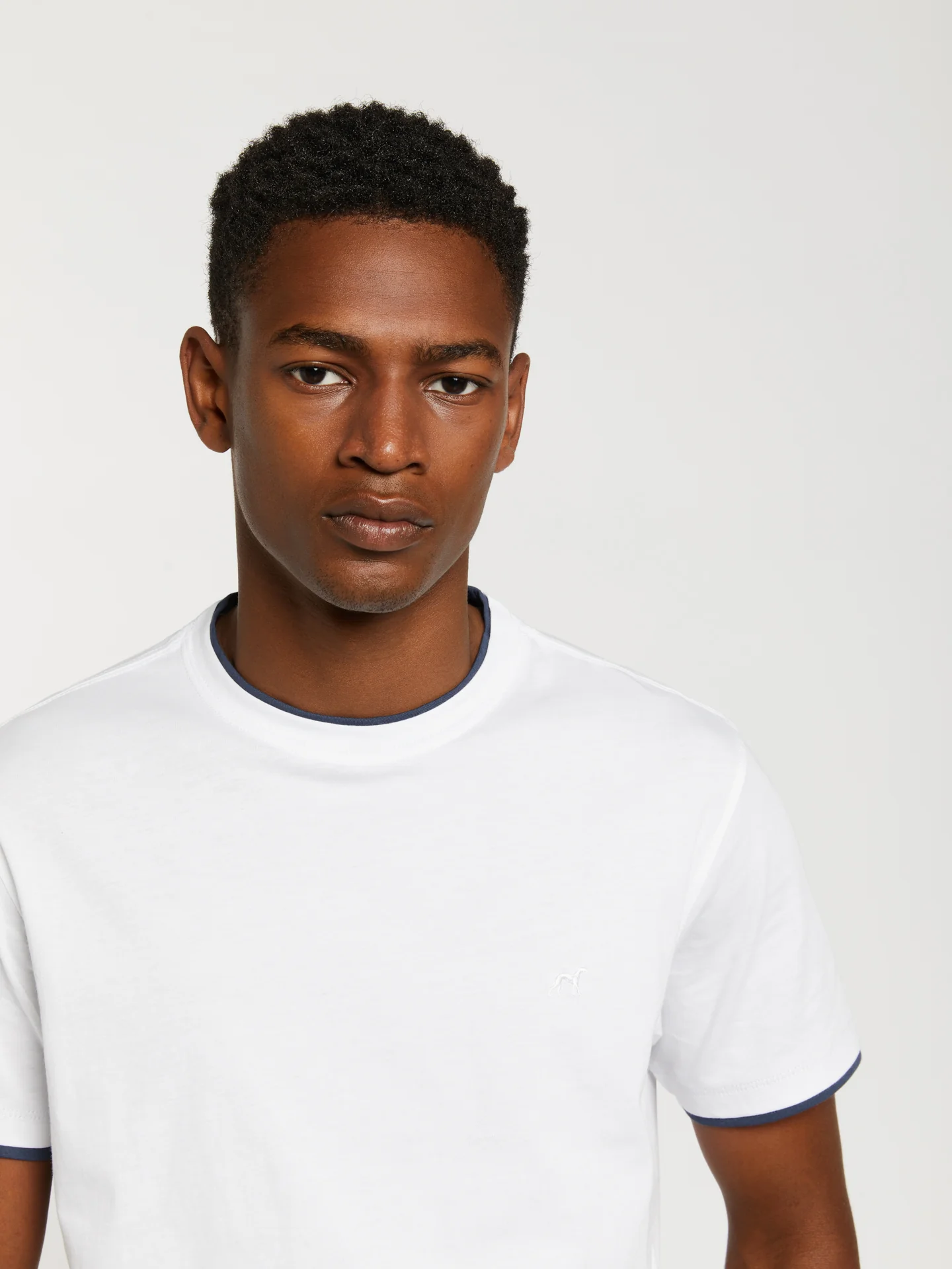Luxe leisure edition t-shirt with double layer collar and cuffs - Image 7