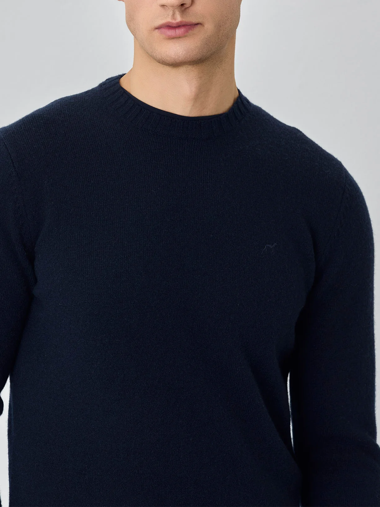Machine Washable Crew Neck Sweater With Long Sleeves In Lambswool - Image 2