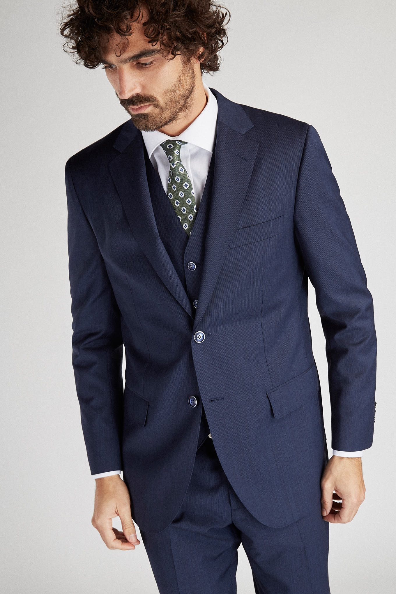 Men's Classic Slim Fit Suit with Pinstripe Waistcoat - Image 4