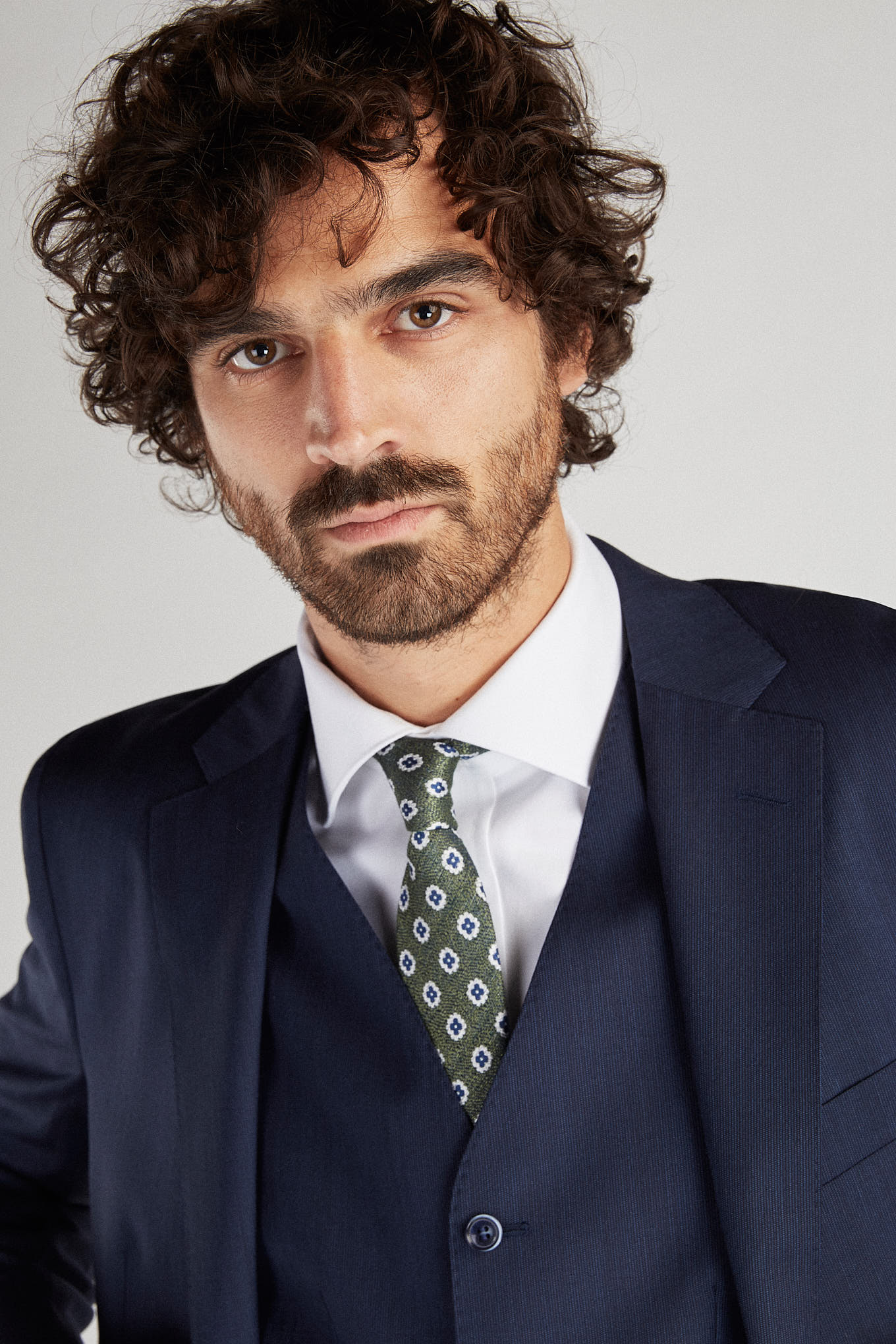 Men's Classic Slim Fit Suit with Pinstripe Waistcoat - Image 6