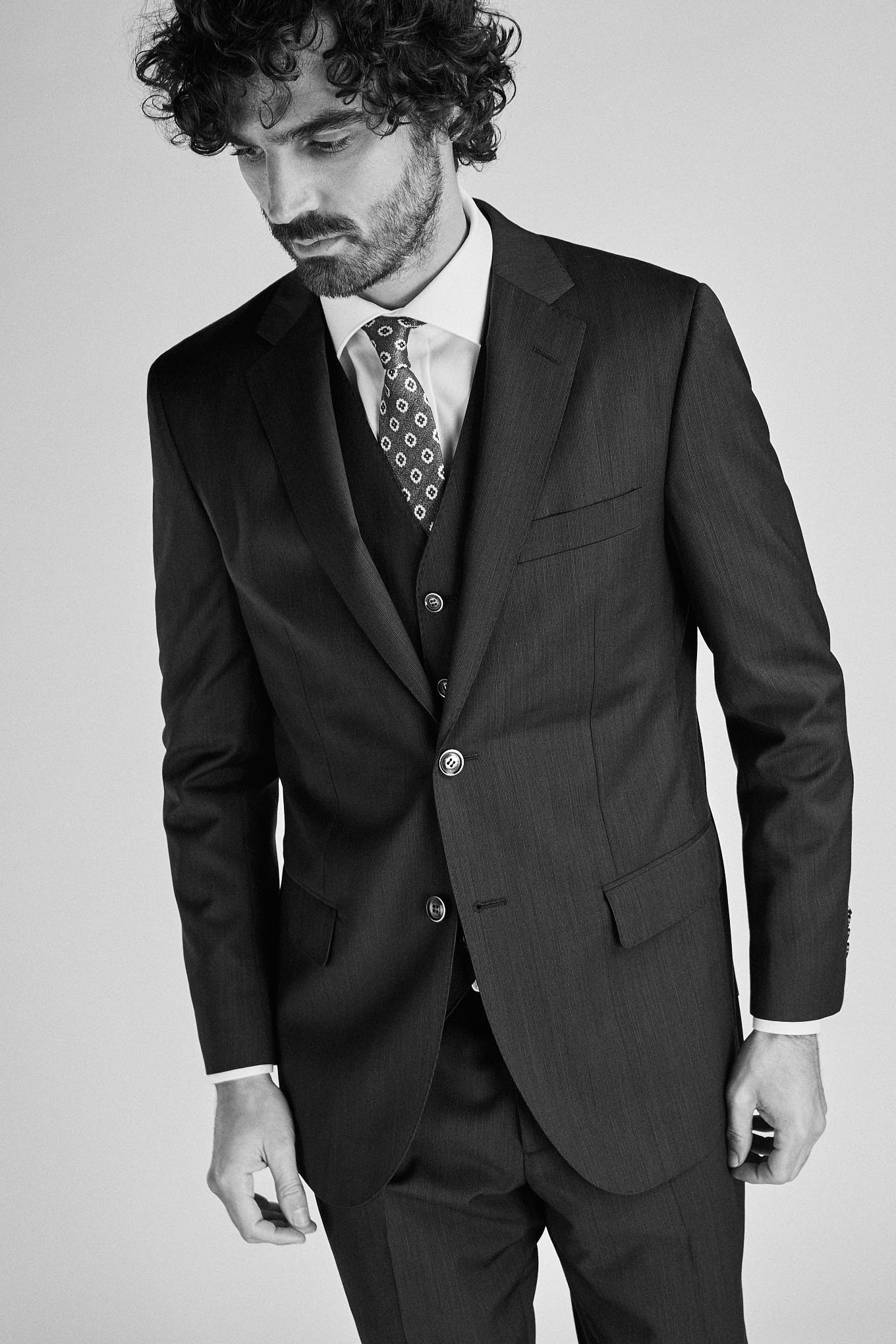 Men's Classic Slim Fit Suit with Pinstripe Waistcoat - Image 8