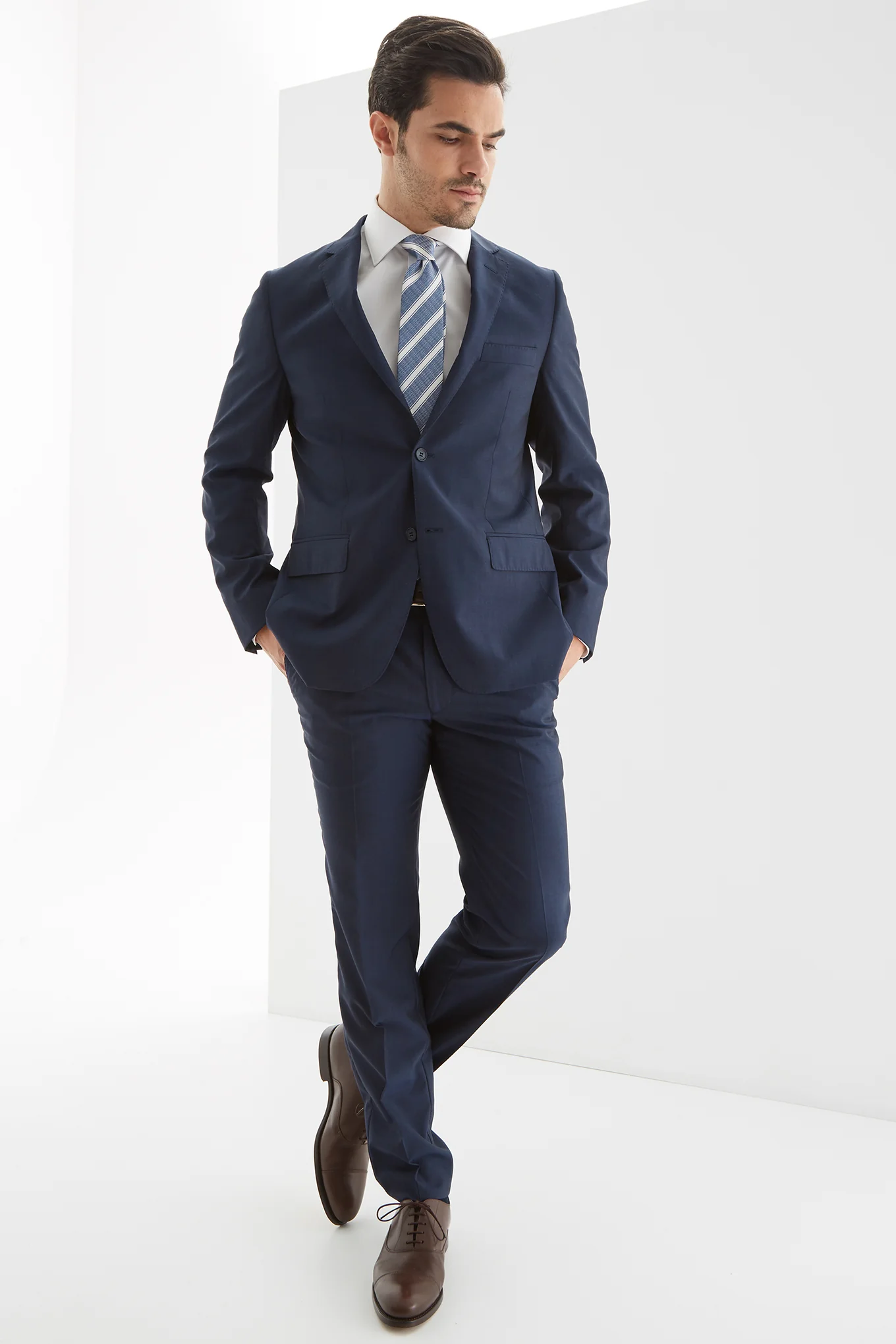 Men's Slim Fit Classic Suit.