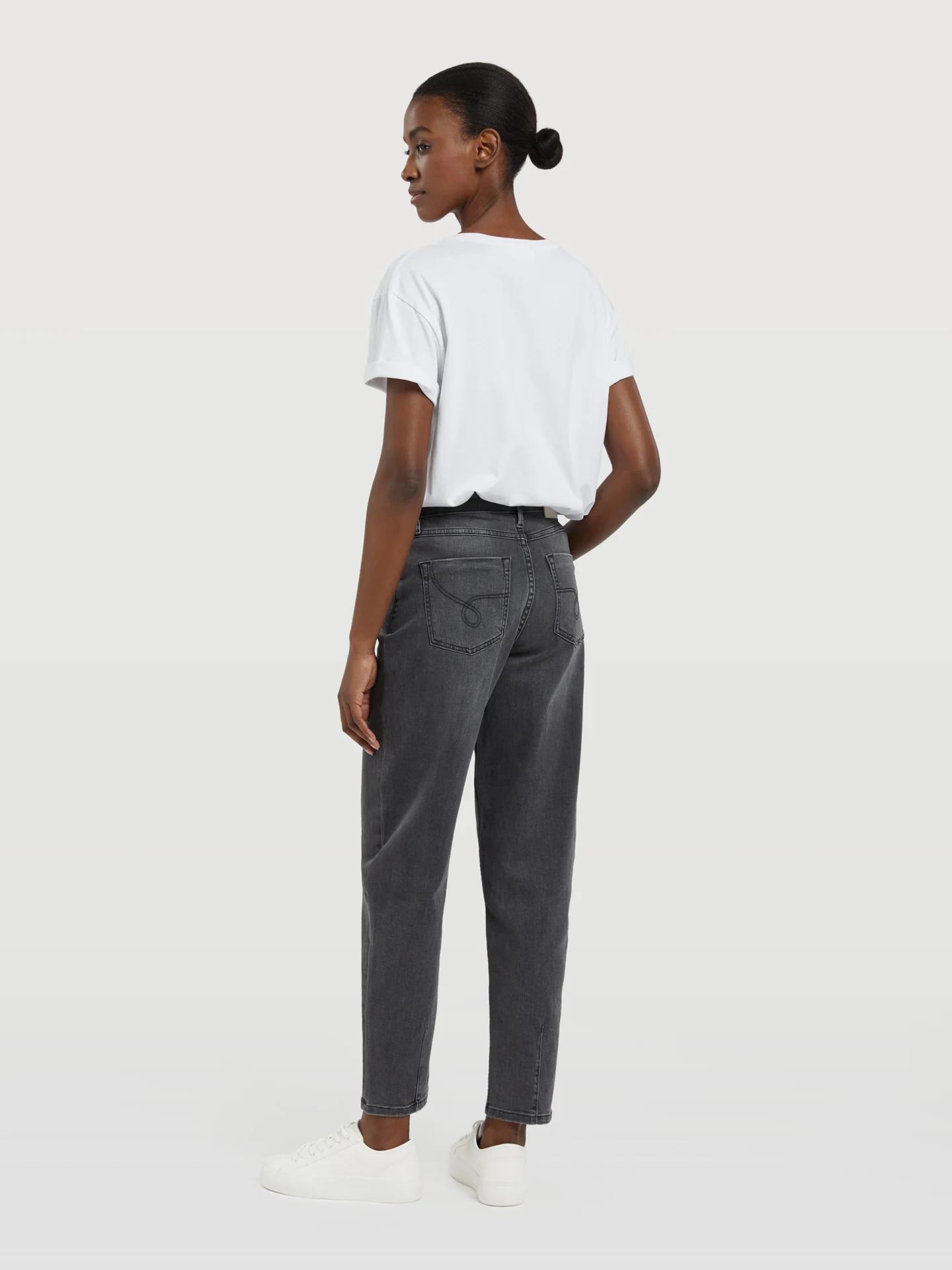 Mom Fit Jeans - Image 2