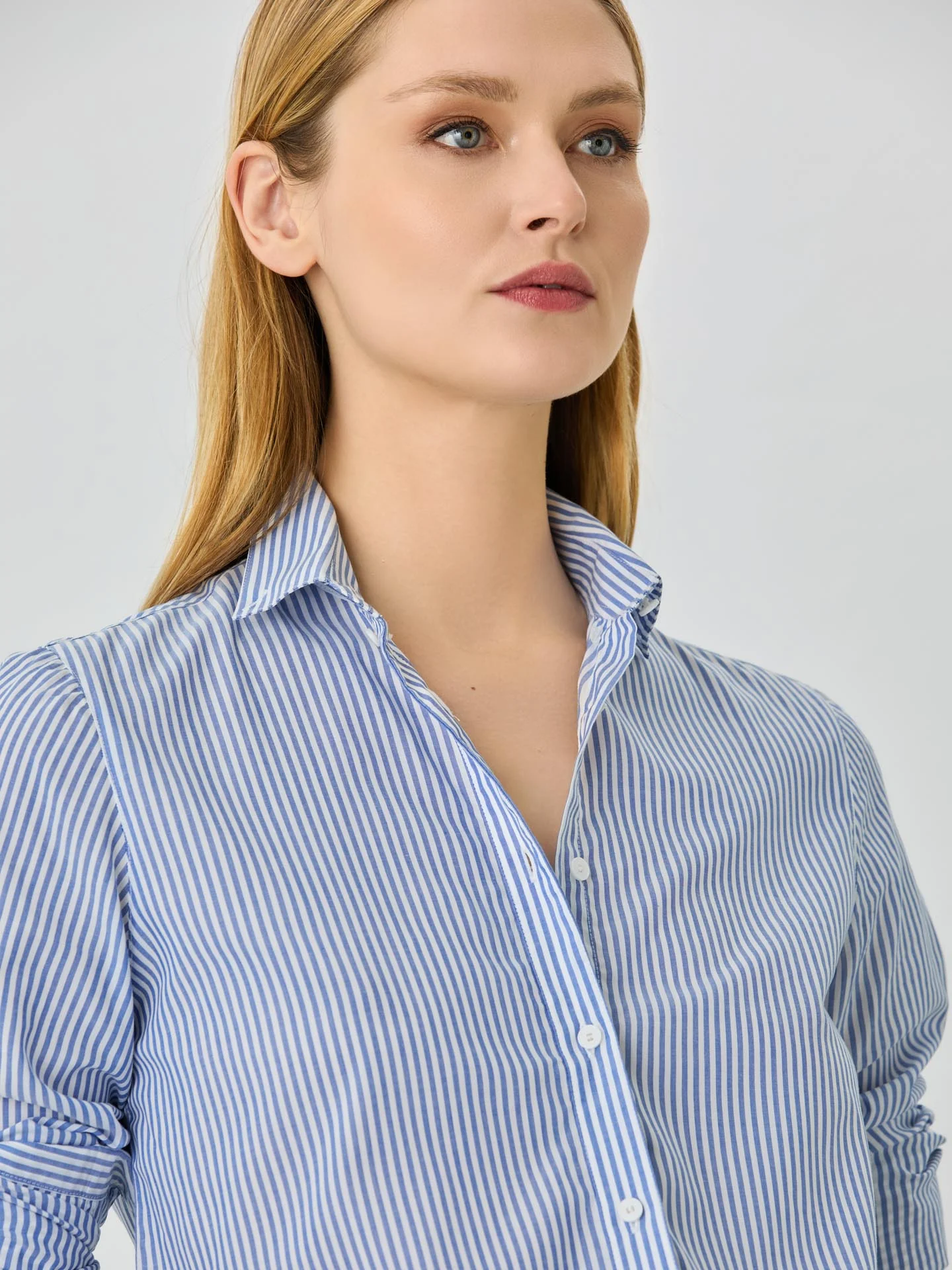 Regular Fit Button Down Shirt With Roll Up Sleeves in Cotton Tencel Blend - Image 3