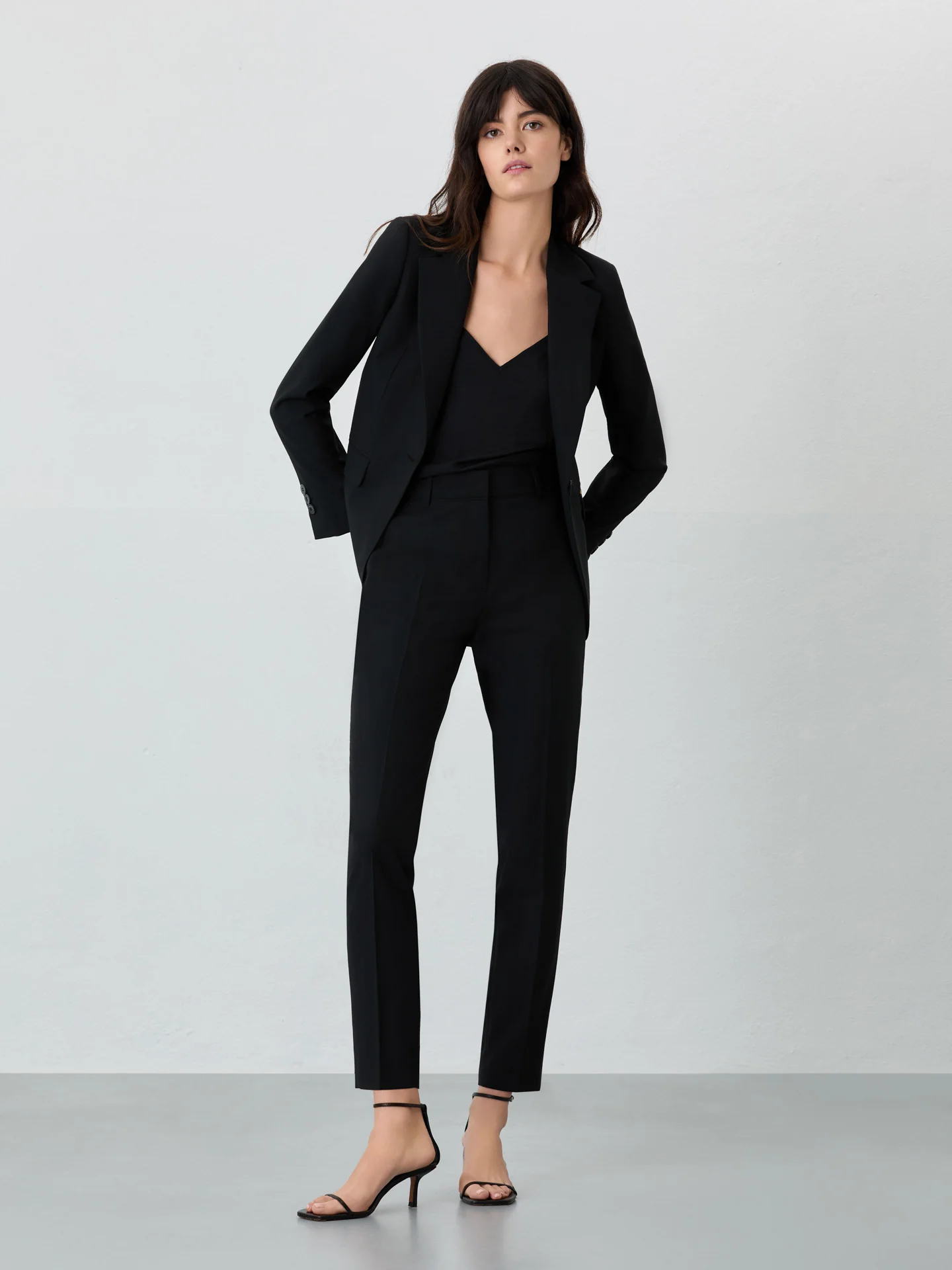 Single Breasted Black Suit In Wool Blend - Image 2