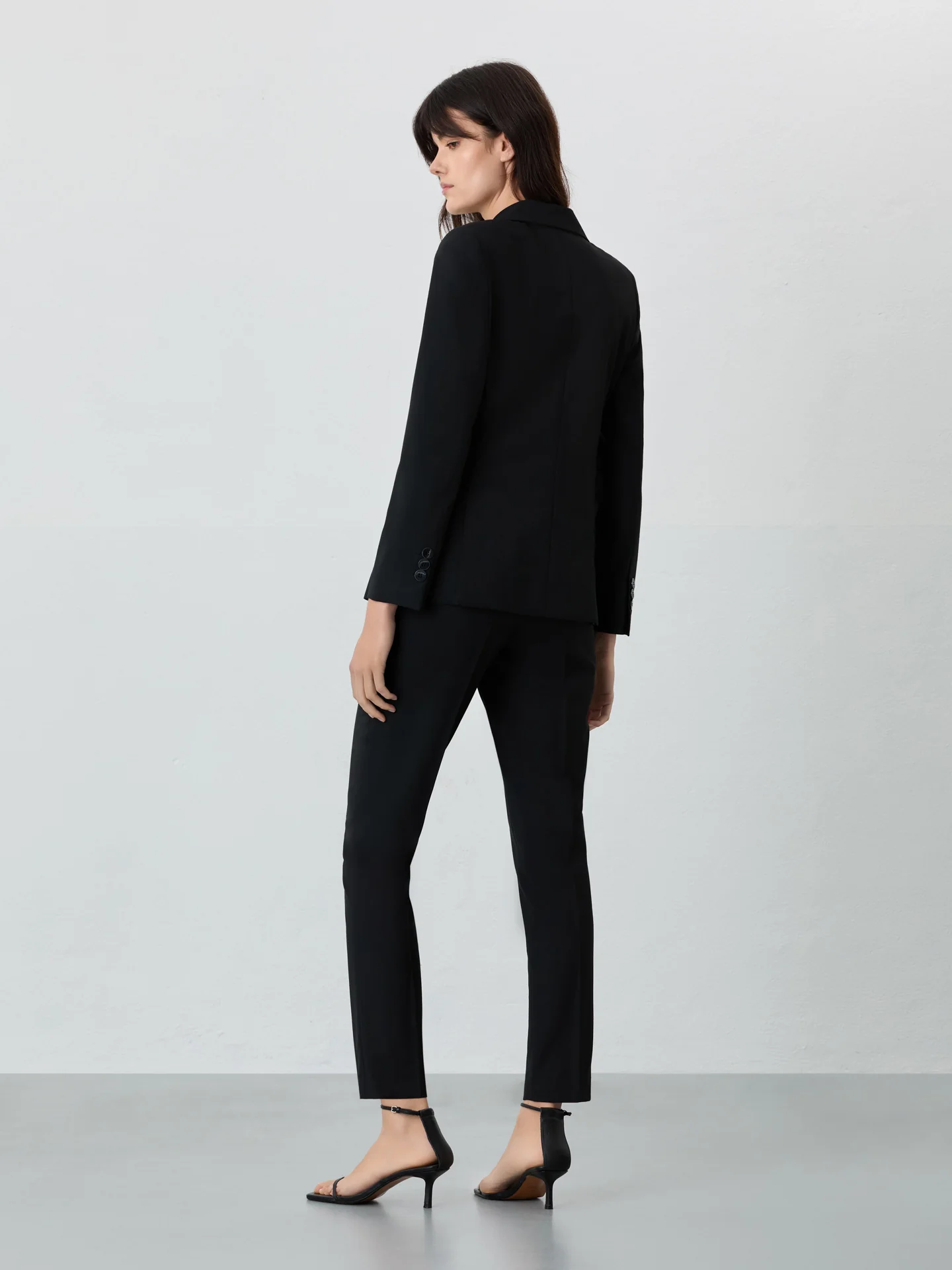 Single Breasted Black Suit In Wool Blend - Image 4
