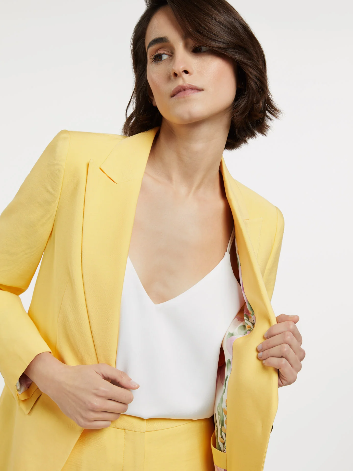 Single-Breasted Suit Blazer - Image 3