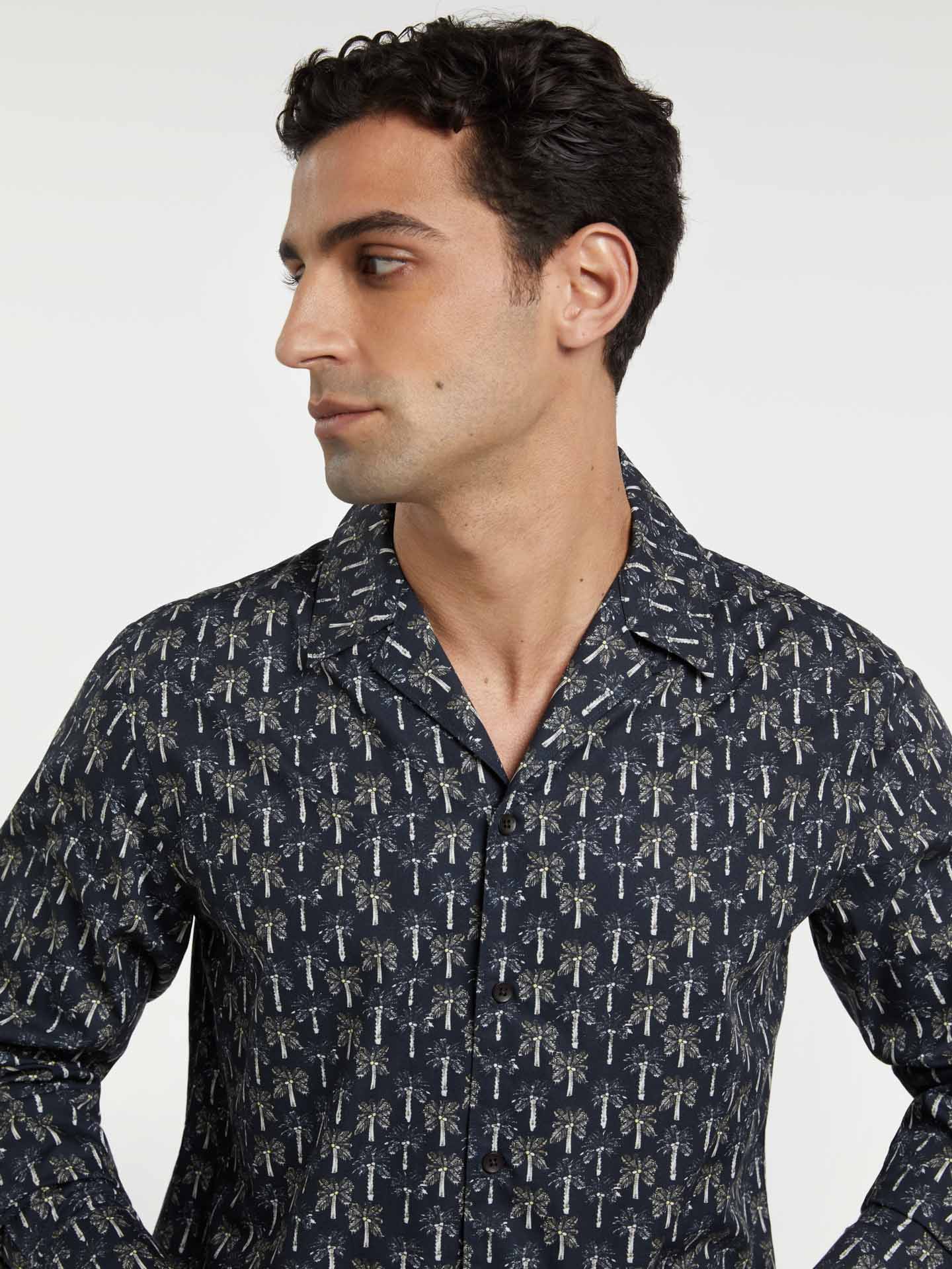 Slim fit cuba collar special edition print shirt - Image 2