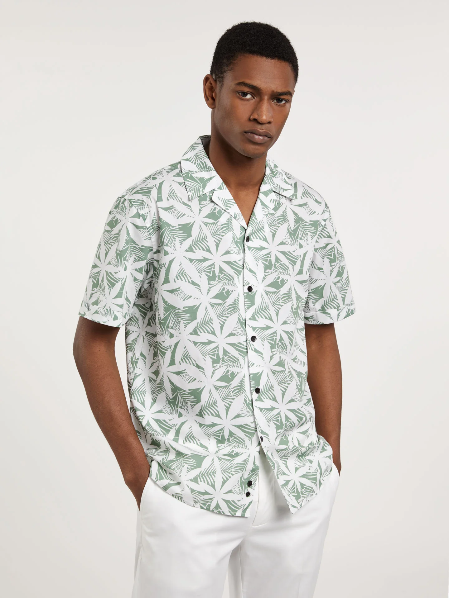 Slim fit cuba collar special edition print shirt - Image 2