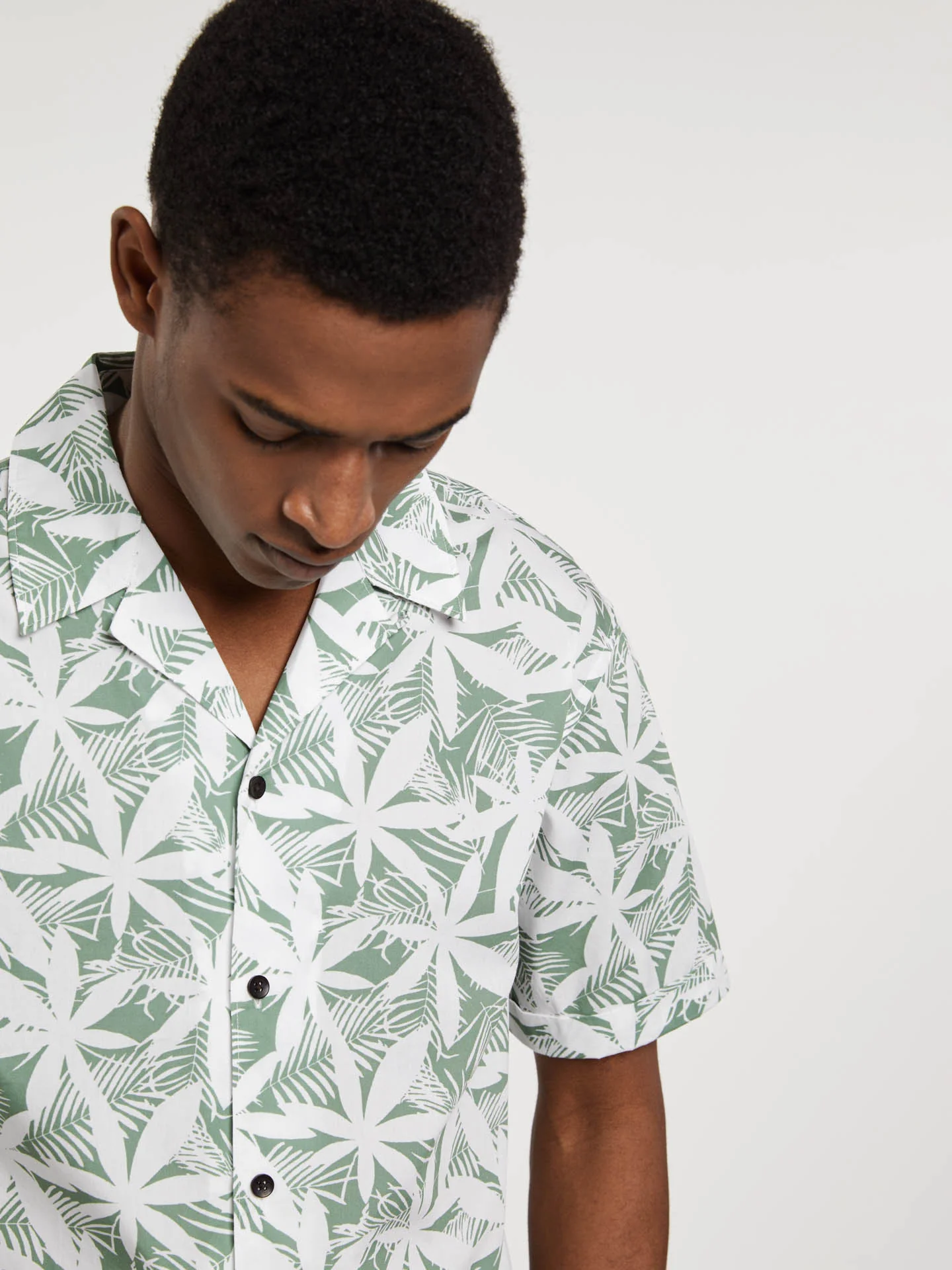 Slim fit cuba collar special edition print shirt - Image 3