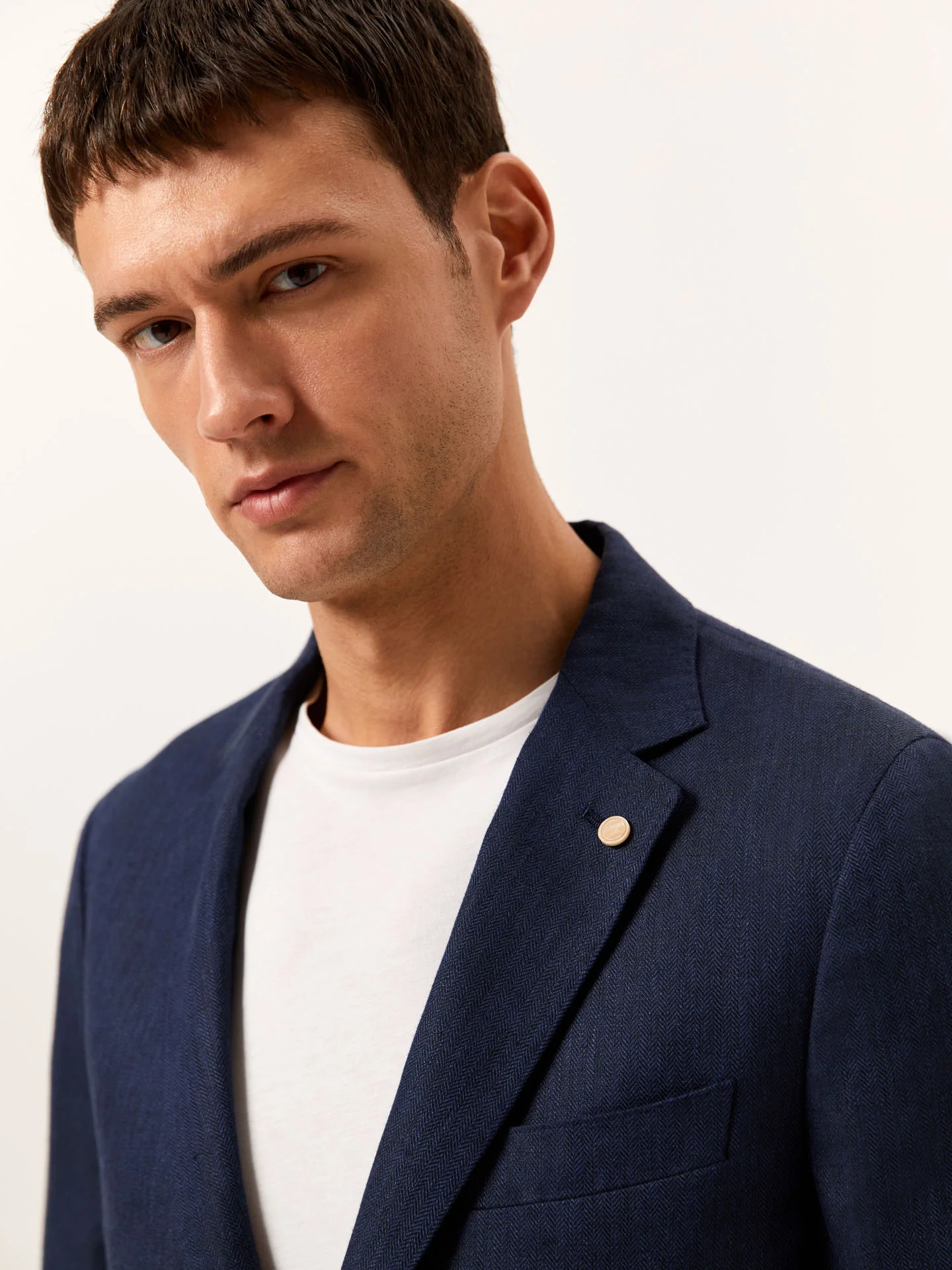 Slim Fit Herringbone Blazer in 100% Linen - Image 3