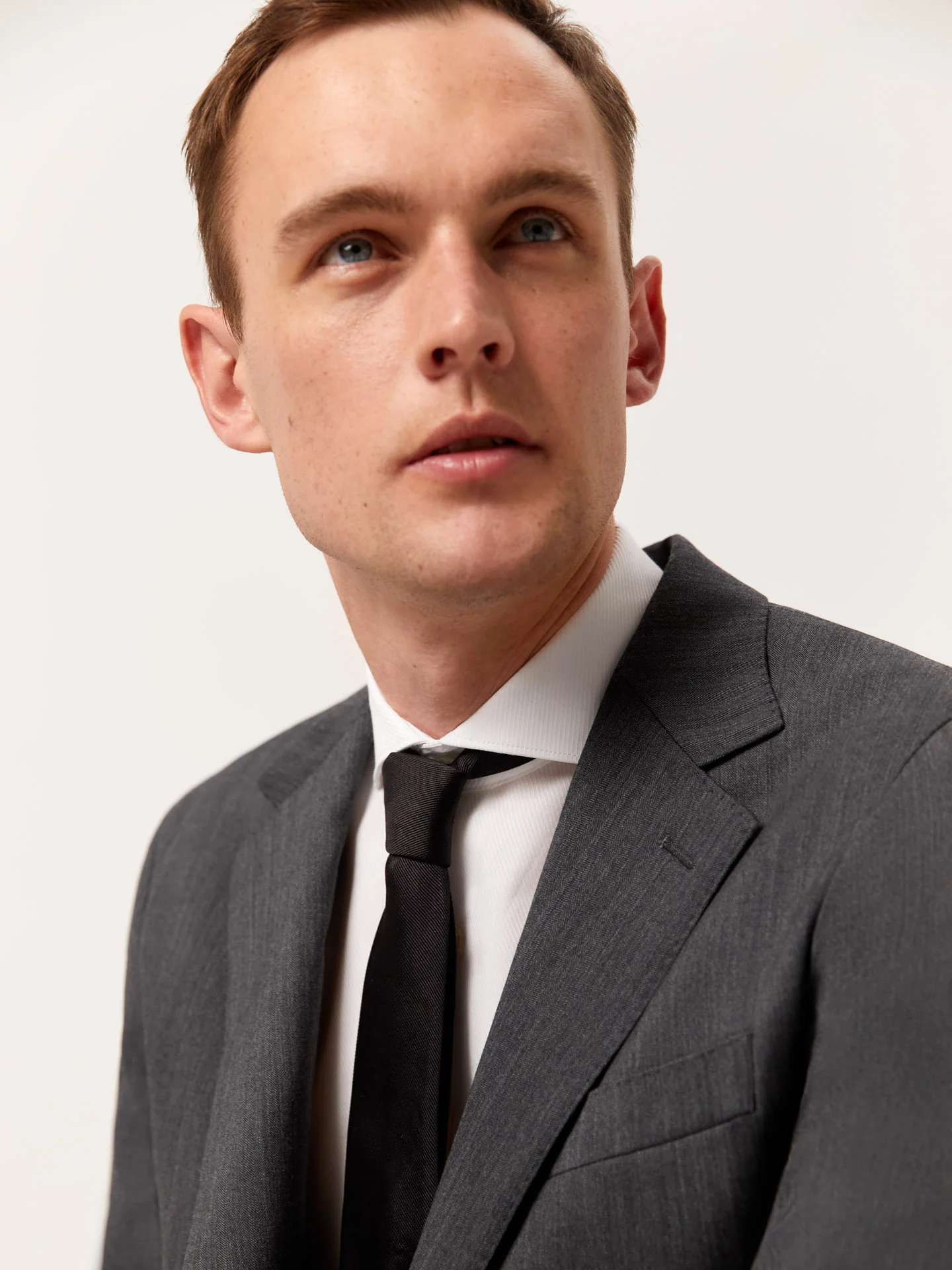 Slim Fit Herringbone Suit in Performance Wool - Image 2