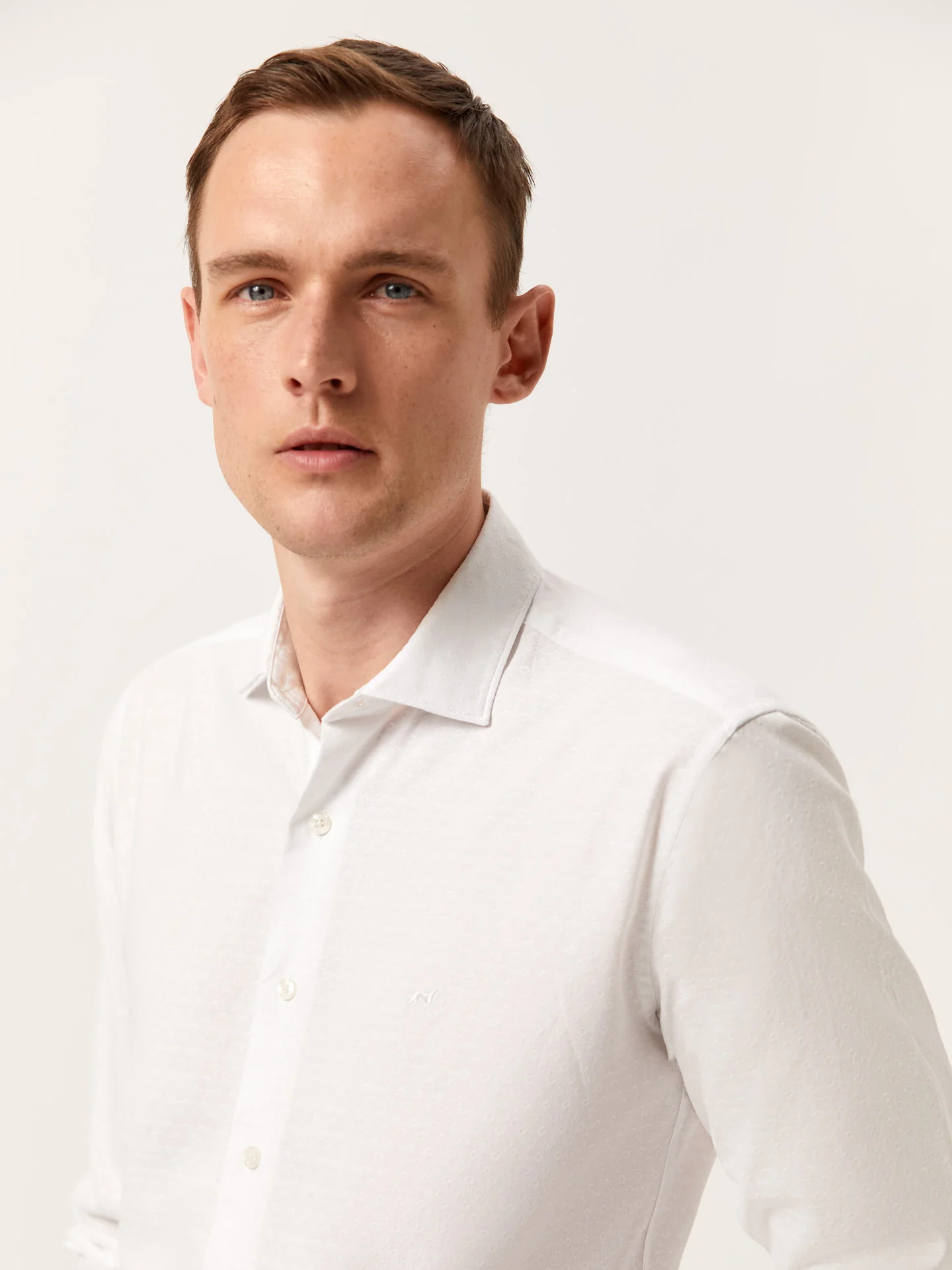 Slim Fit Pattern Jacquard Cotton Linen Shirt with Open Collar - Image 2