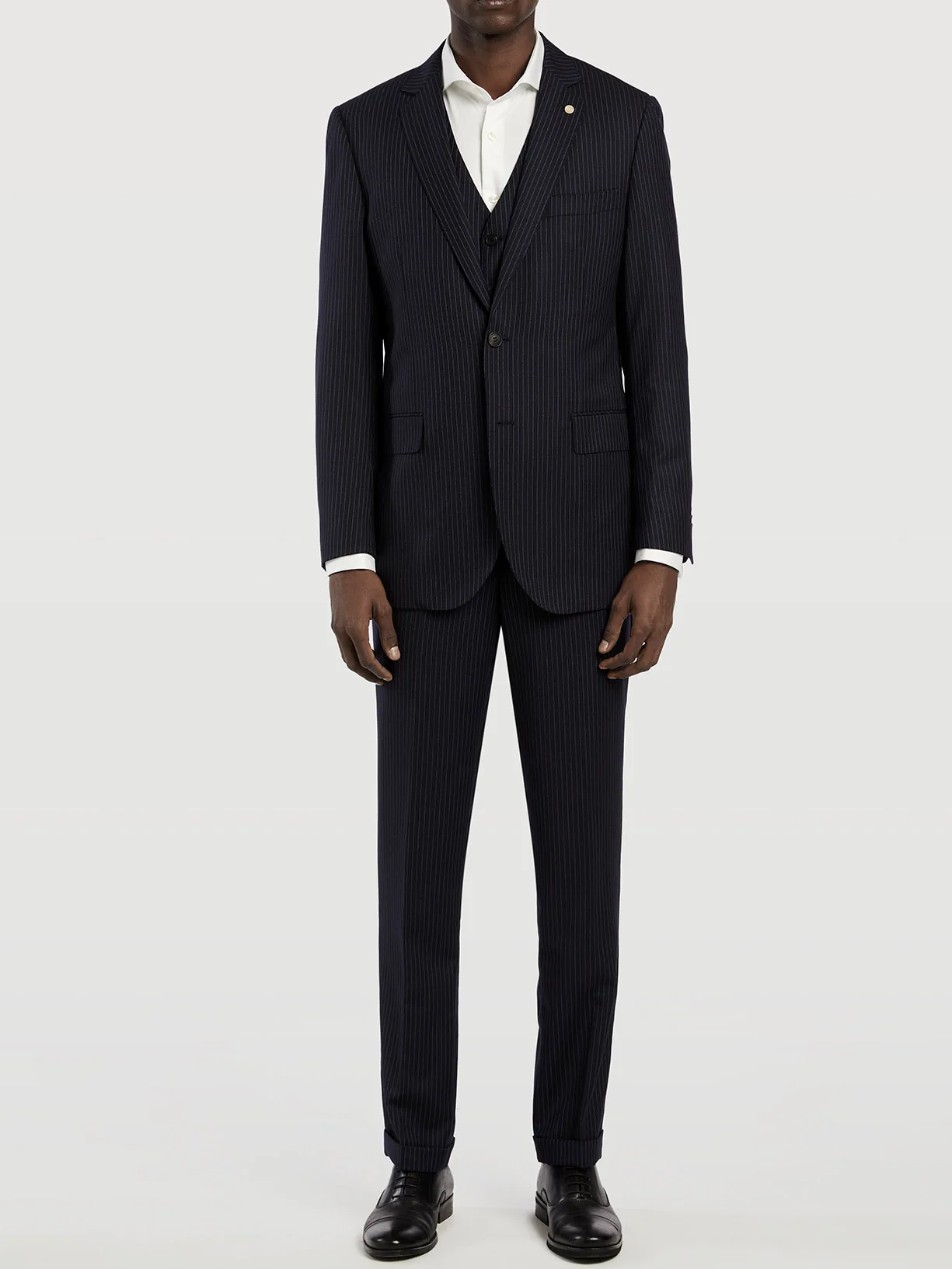 Slim fit pinstripe 3 pieces suit