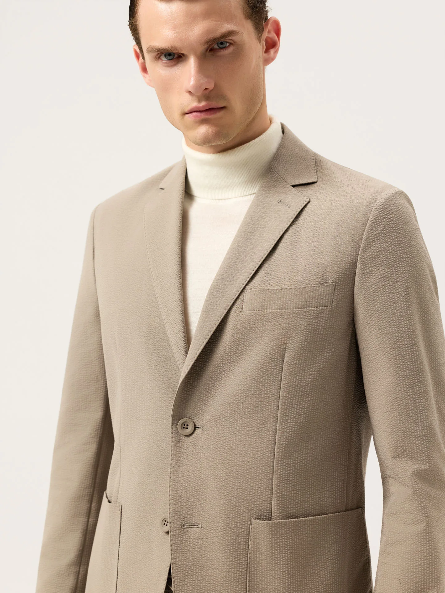 Slim Fit Seersucker Travel Suit In Washable Fabric - Image 2