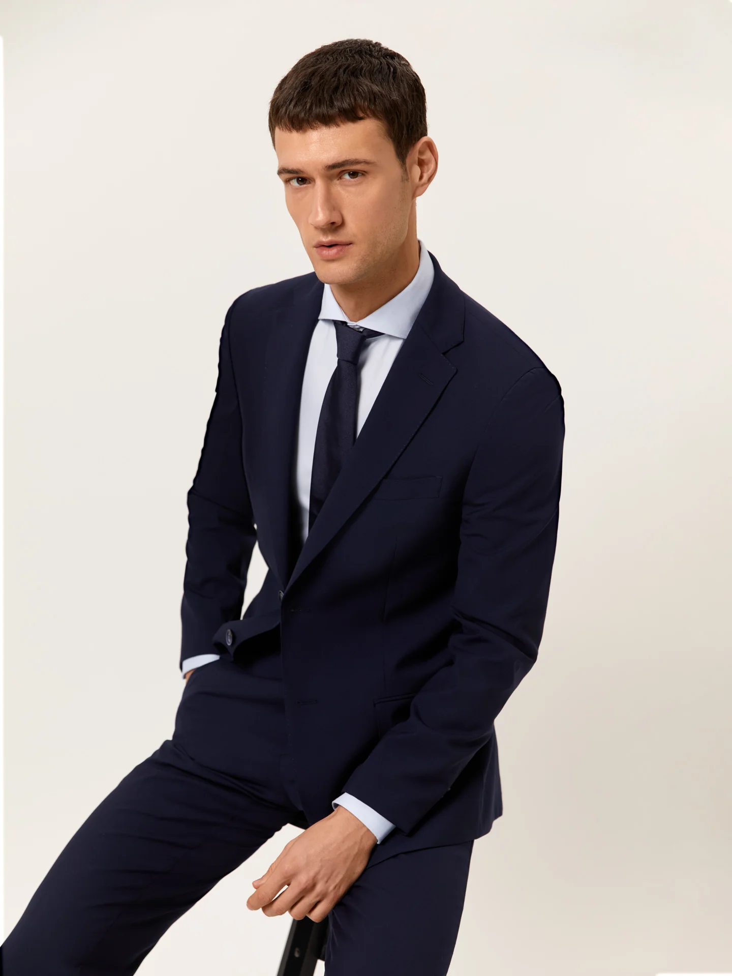 Slim Fit Suit in High-performance Wool - Image 2