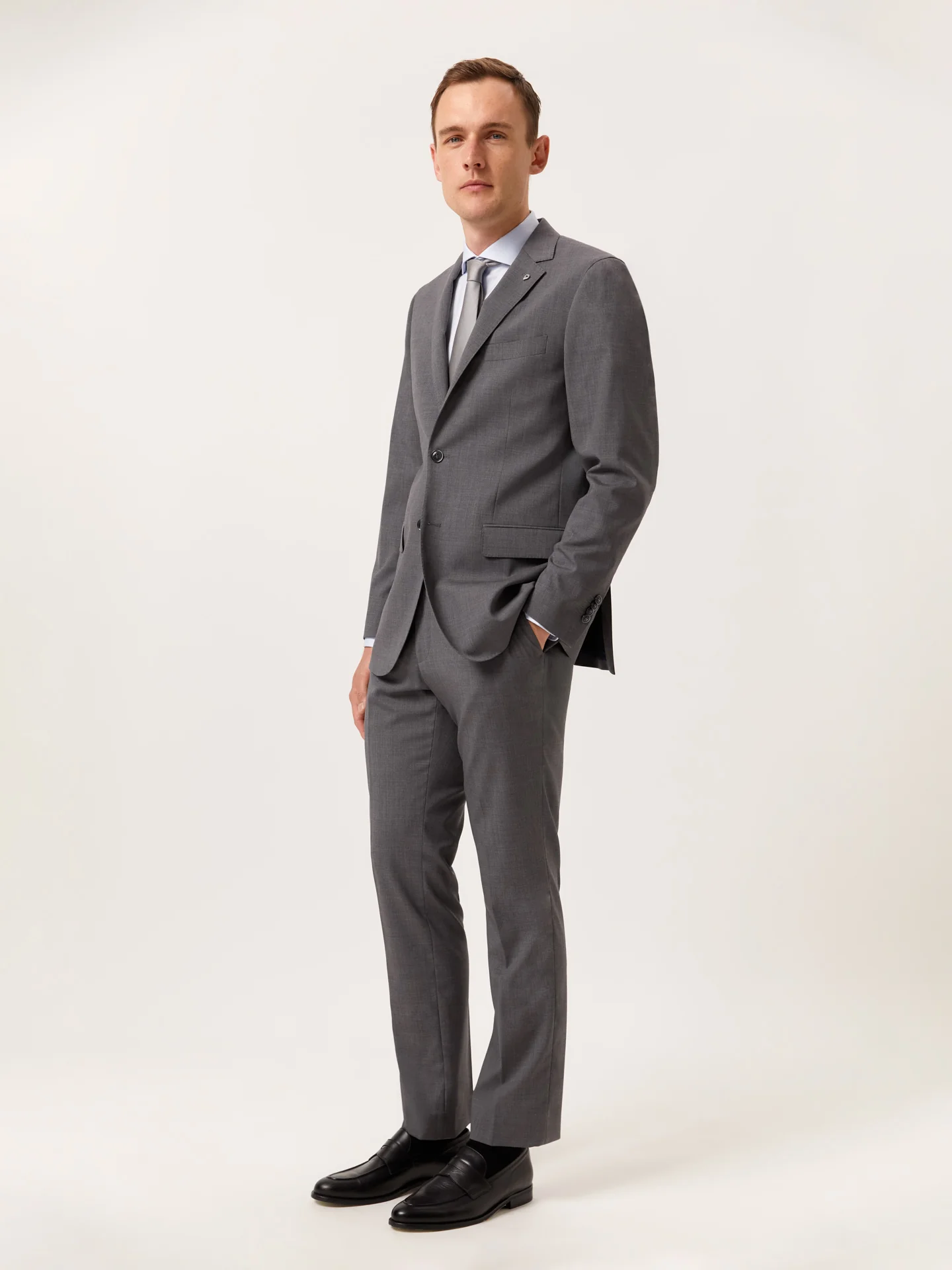 Slim Fit Suit in Performance Wool