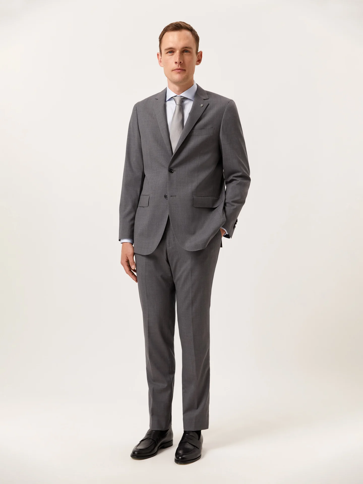Slim Fit Suit in Performance Wool - Image 2