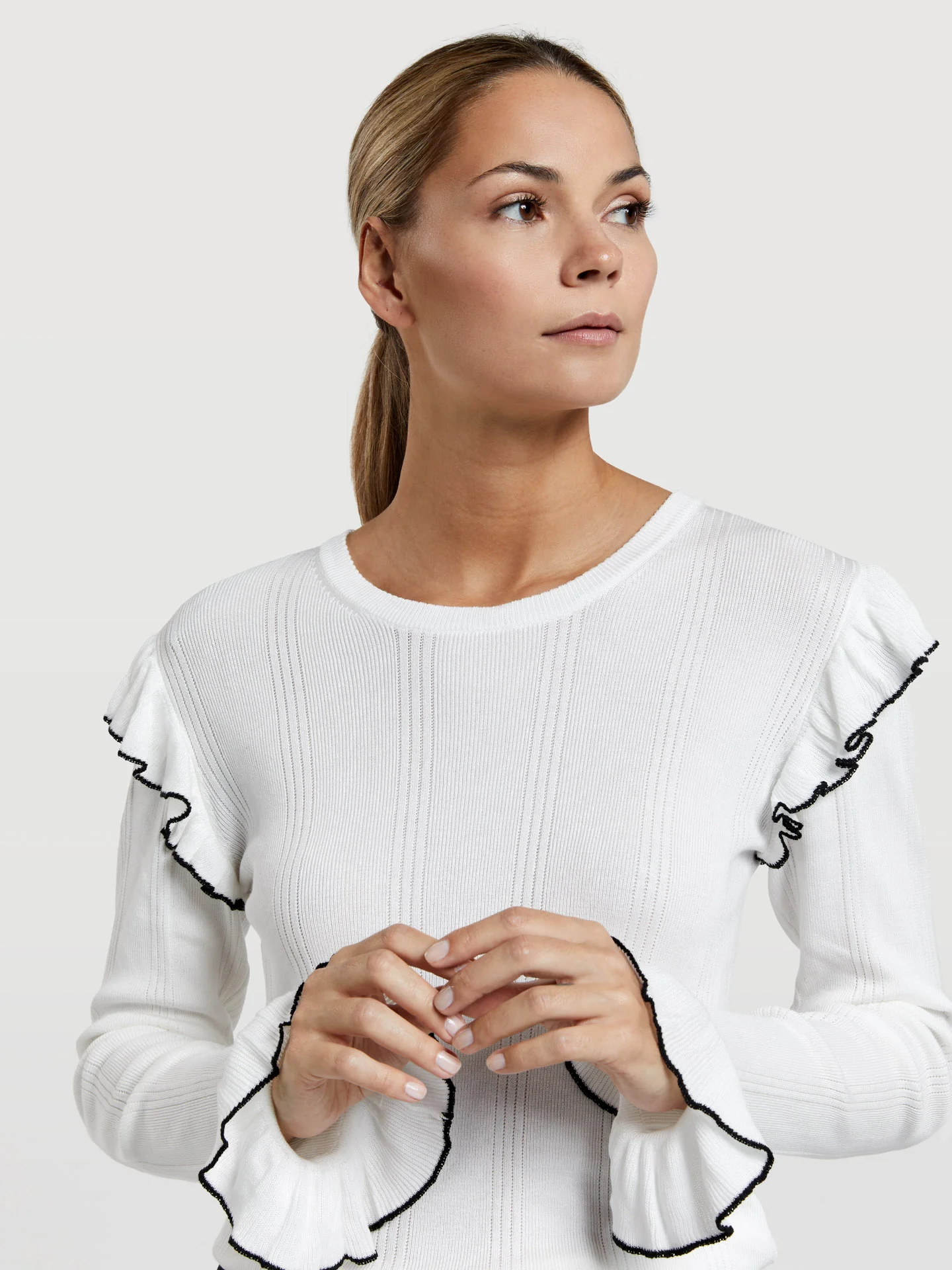 Sweater with ruffle details - Image 4