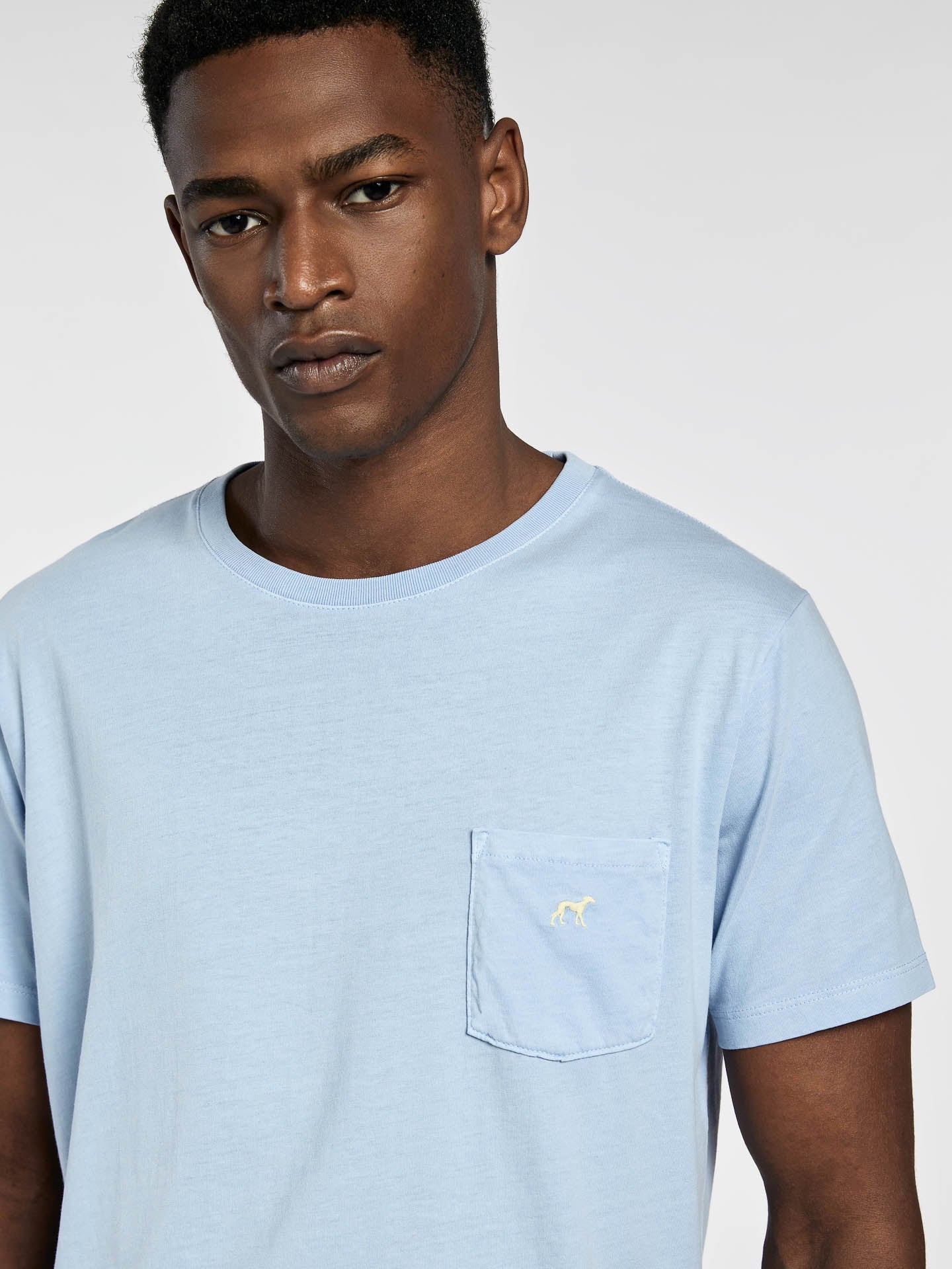 T-shirt with chest pocket - Image 2
